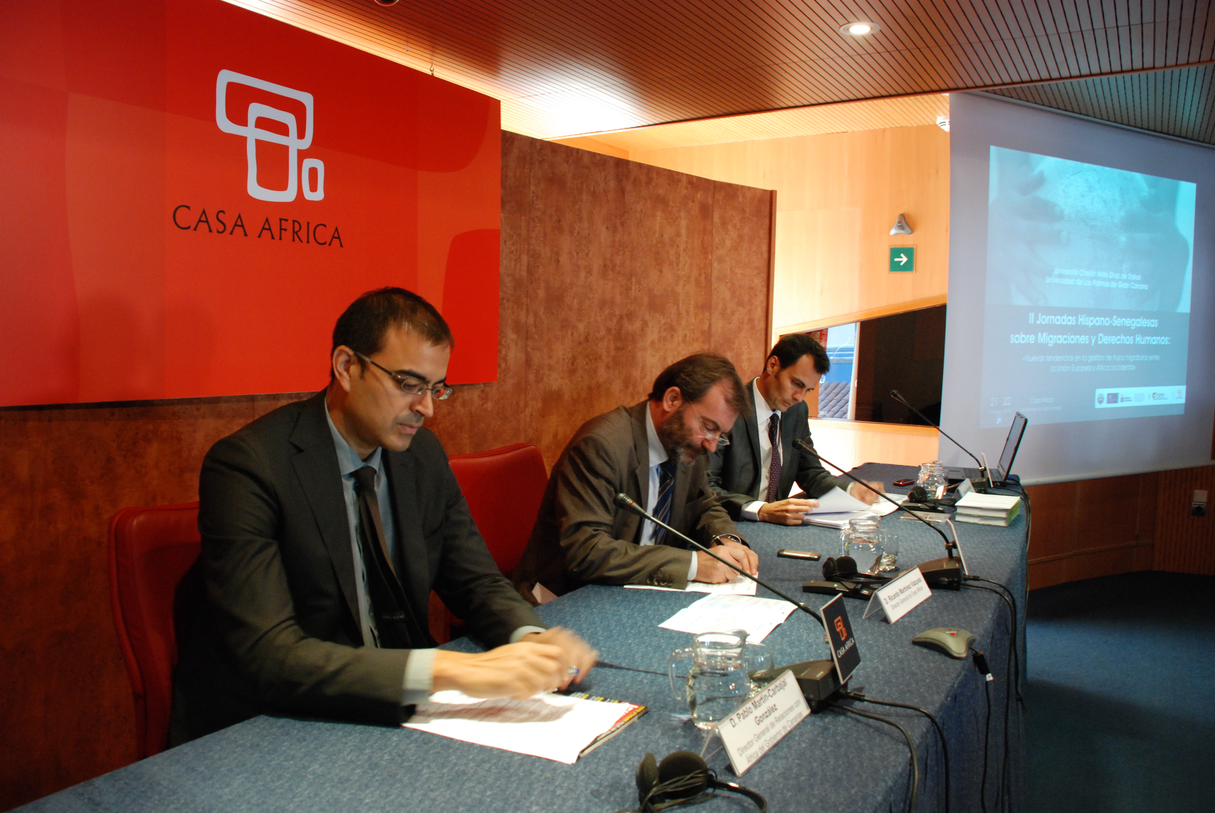 4. Pablo Martín Carbajal, Director General de Relaciones con África del Gobierno de Canarias, Ricardo Martínez, Vázquez, Director General de Casa África y Víctor Cuesta López, Coordinador de las Jornadas