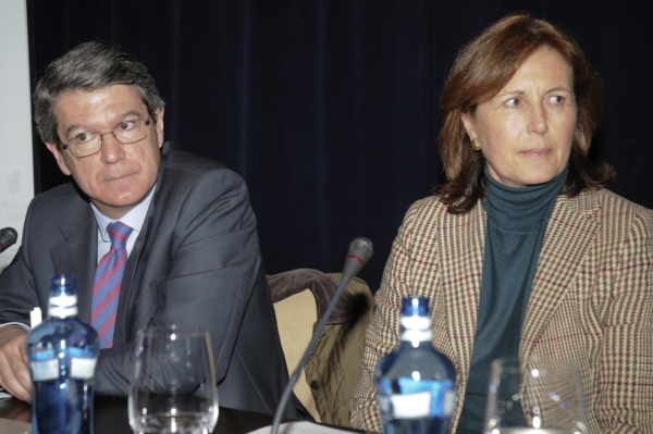 1.  Fernando Delage, Director de Casa Asia de Madrid y Consuelo Crespo, Presidenta de UNICEF España