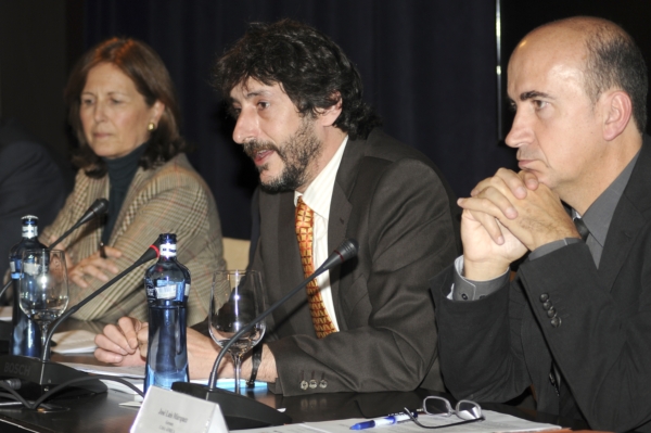 3.  Consuelo Crespo, Presidenta de UNICEF España,  José Moisés Martín, jefe del Departamento de Cooperación Multilateral de la Agencia Española de Cooperación Internacional para el Desarrollo (AECID) y José Luis Márquez, Gerente de Casa África