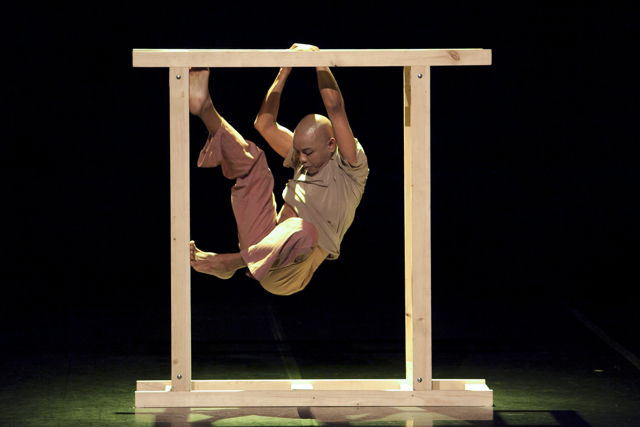 2. Actuación de la compañía Rary de danza contemporánea