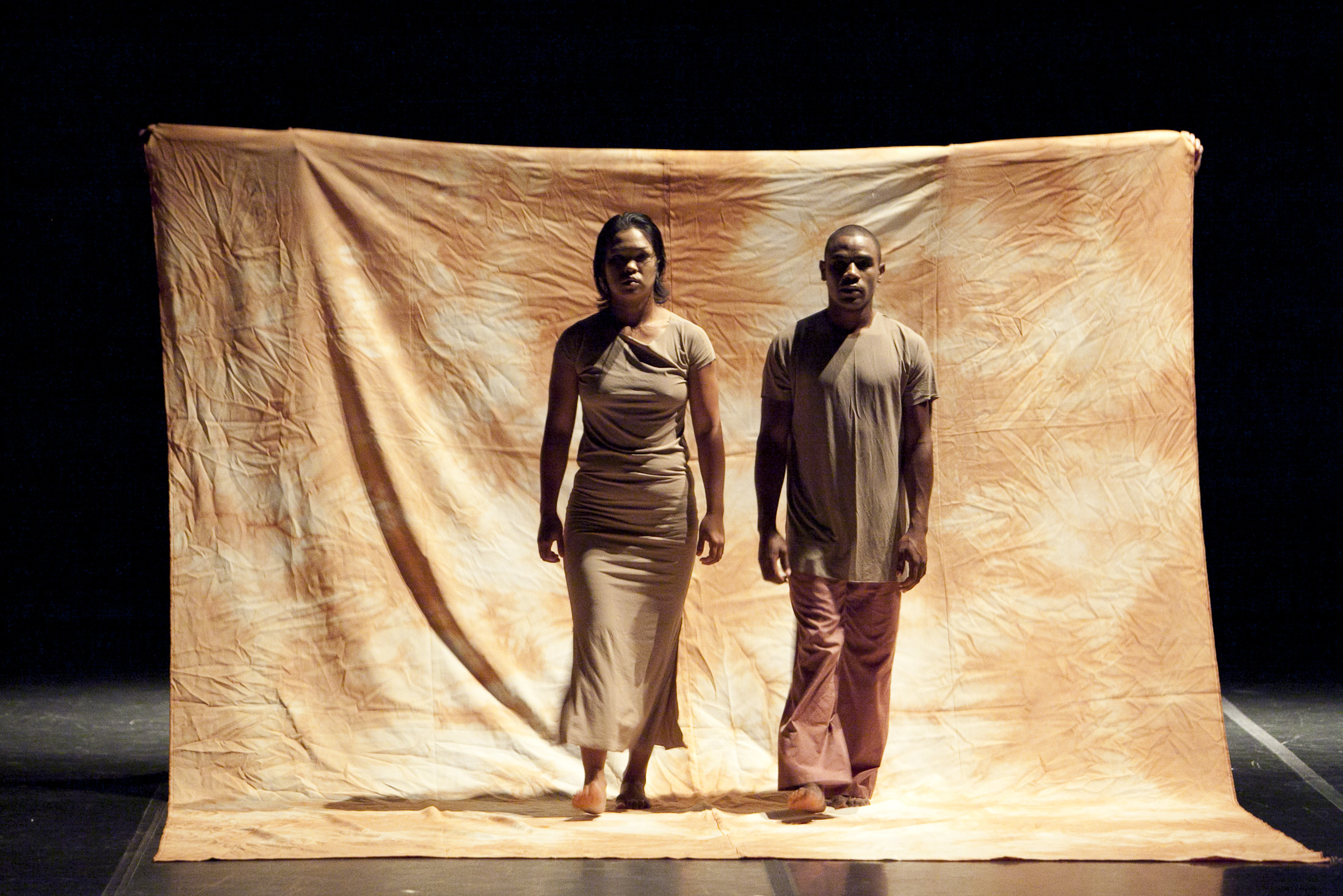 6. Actuación de la compañía Rary de danza contemporánea