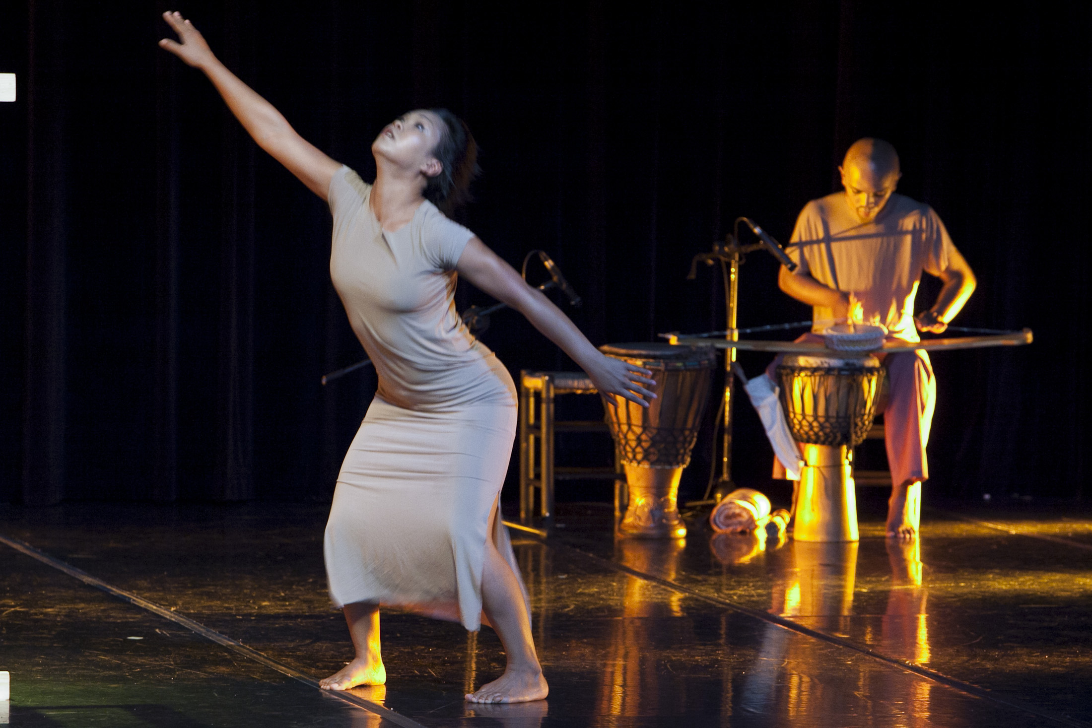 7. Actuación de la compañía Rary de danza contemporánea