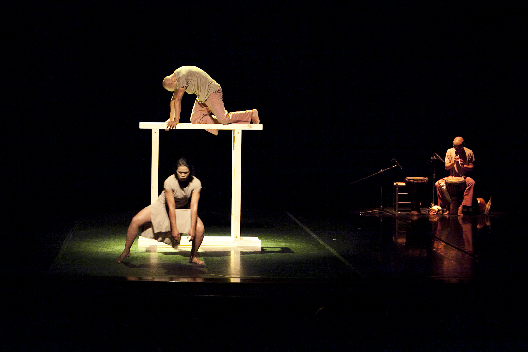 8. Actuación de la compañía Rary de danza contemporánea