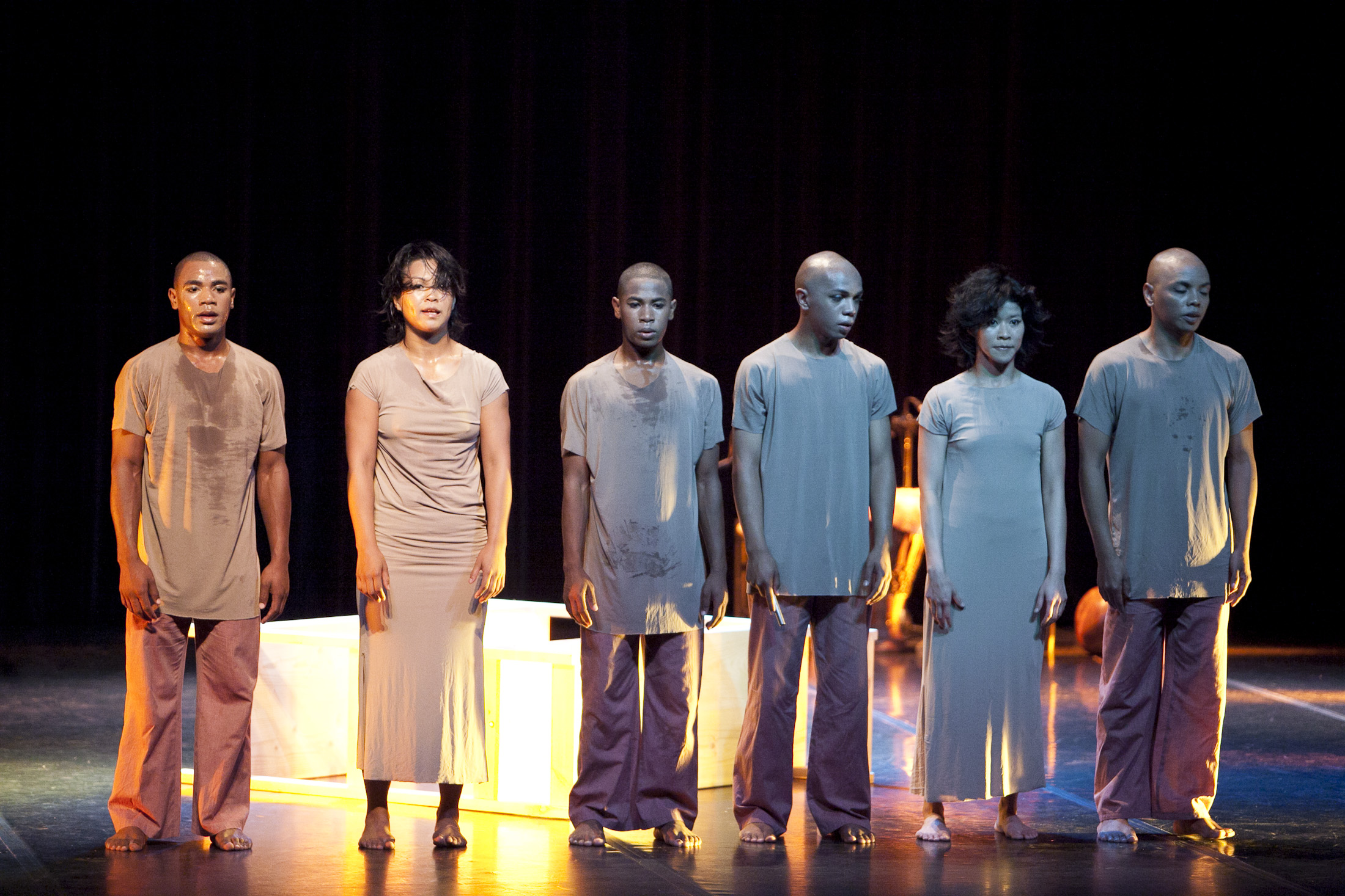 9. Actuación de la compañía Rary de danza contemporánea