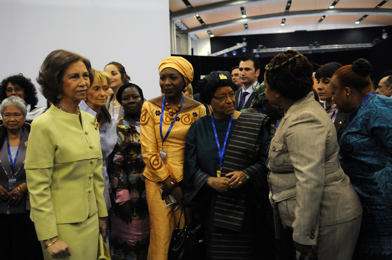 5. Visita de S.M. la Reina Doña Sofía a la exposición Soutoura de Casa África