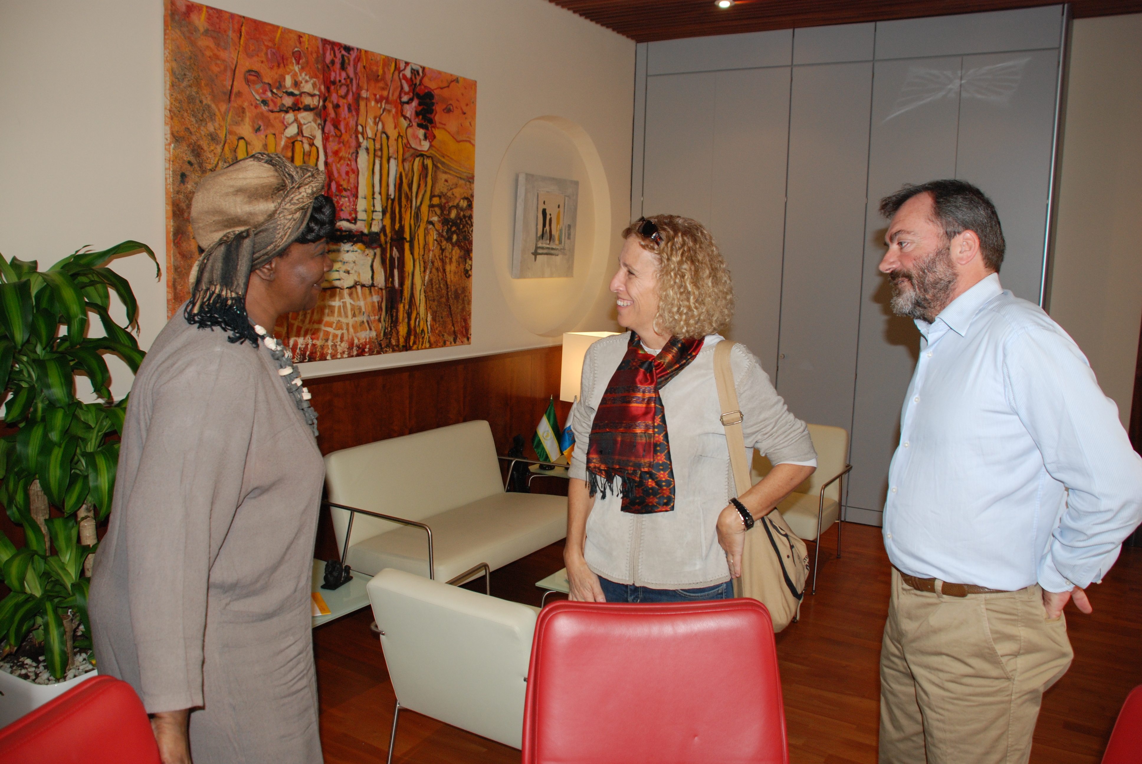 2. Aminata Traoré, ex ministra de Cultura y Turismo en Mali, Mane Cisneros, Directora del Festival de Cine Africano de Tarifa y Ricardo Martínez Vázquez, Director General de Casa África