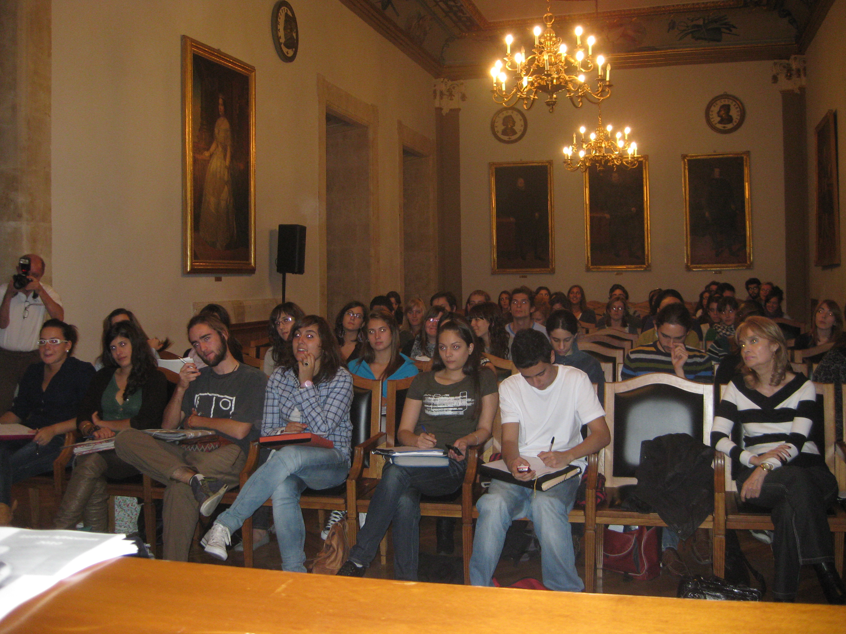 2. Asistentes a la conferencia