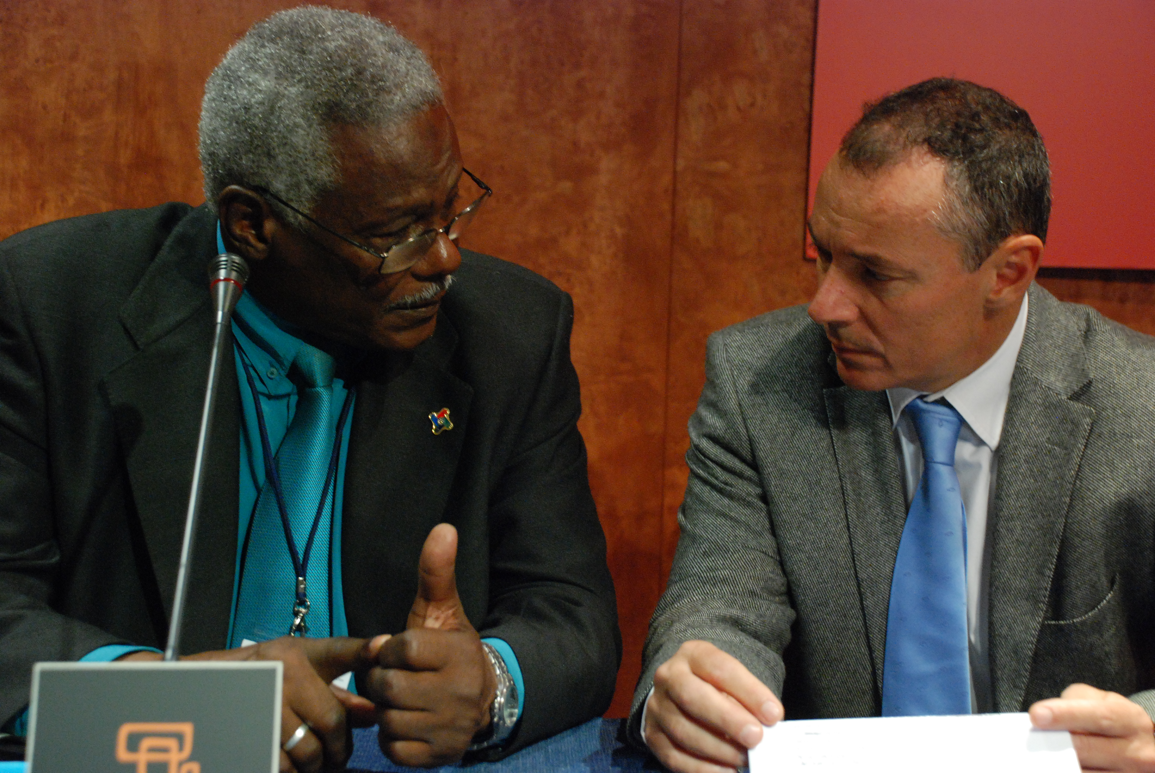 2. Mouhamed Fadel  Ould Aboudeberin, Alcalde de Nouadhibou – Mauritania y Luis Padilla, Secretario General de Casa África