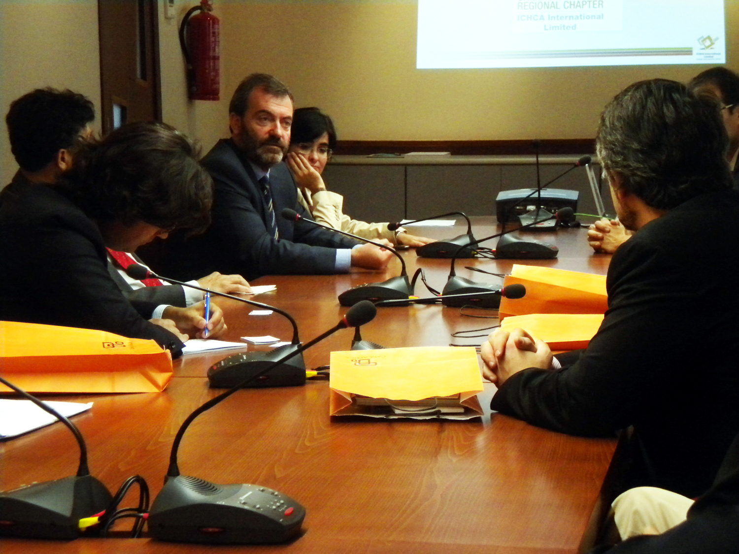 5. Ricardo Martínez Vázquez, Director General de Casa África  y Carolina Darias, Delegada del Gobierno en Canarias con los directores del PMA