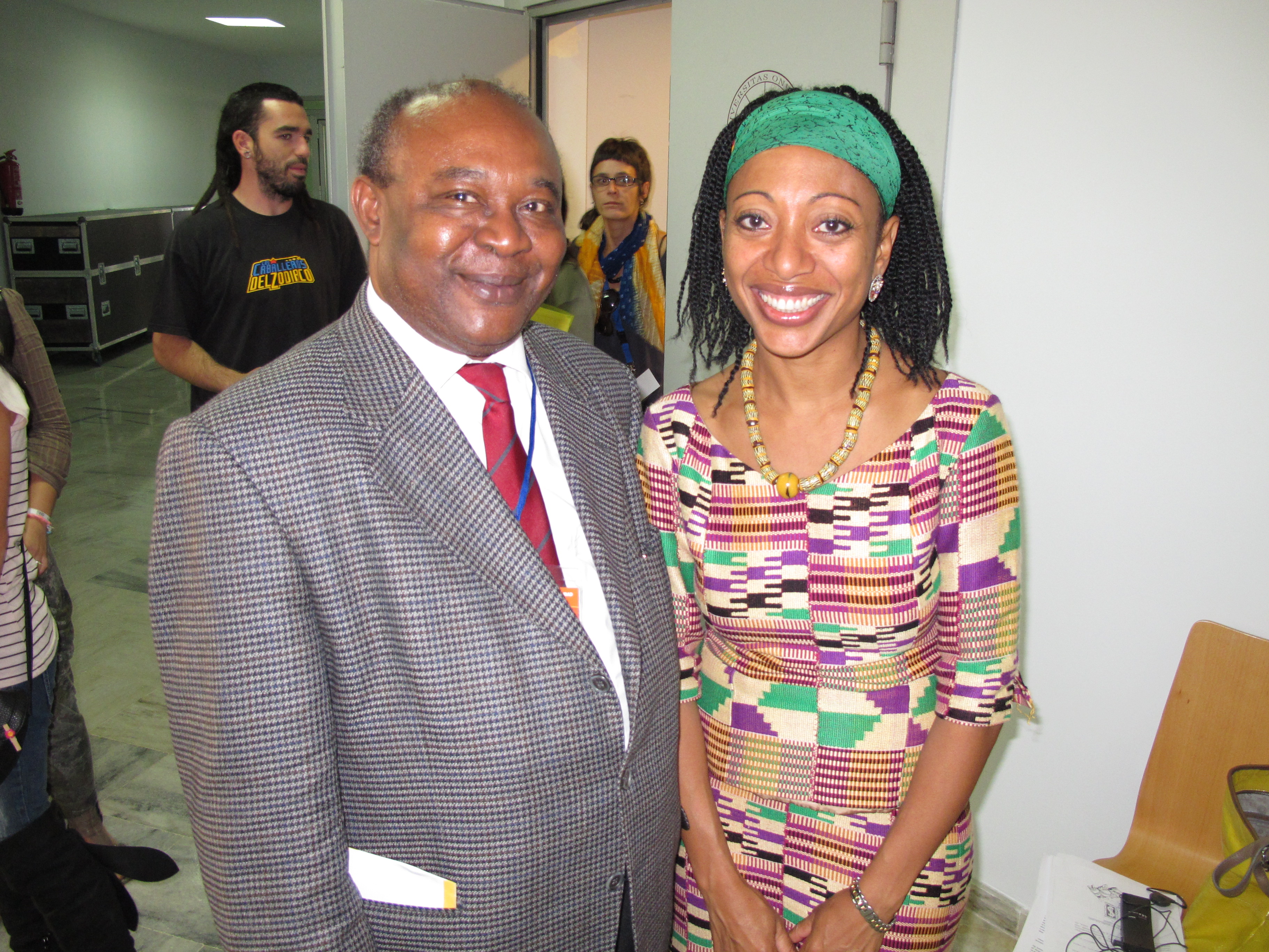 6. Donato Ndongo -escritor y periodista- y Samia Nkrumah -hija del político Dk.Kwame Nkrumah-