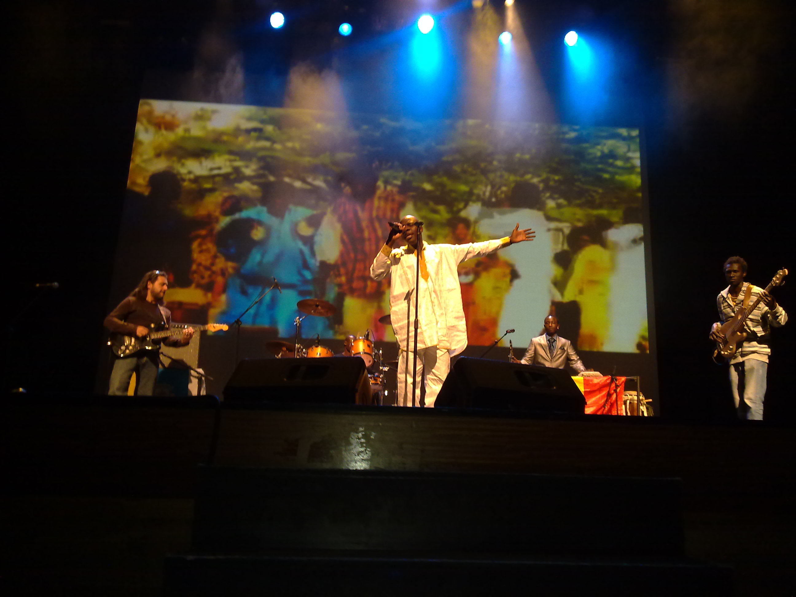 1. Actuación de Abdoulaye Guitte Seck et l’Orchestre Evolution