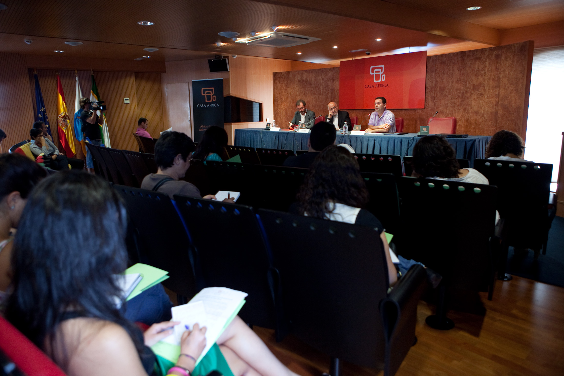 3. Rueda de prensa: Ricardo Martínez Vázquez, Director General de Casa África, Antonio Morales, Alcalde del Ayuntamiento de Agüimes y Francisco González, Consejal de Cultura del Ayuntamiento de Agüimes