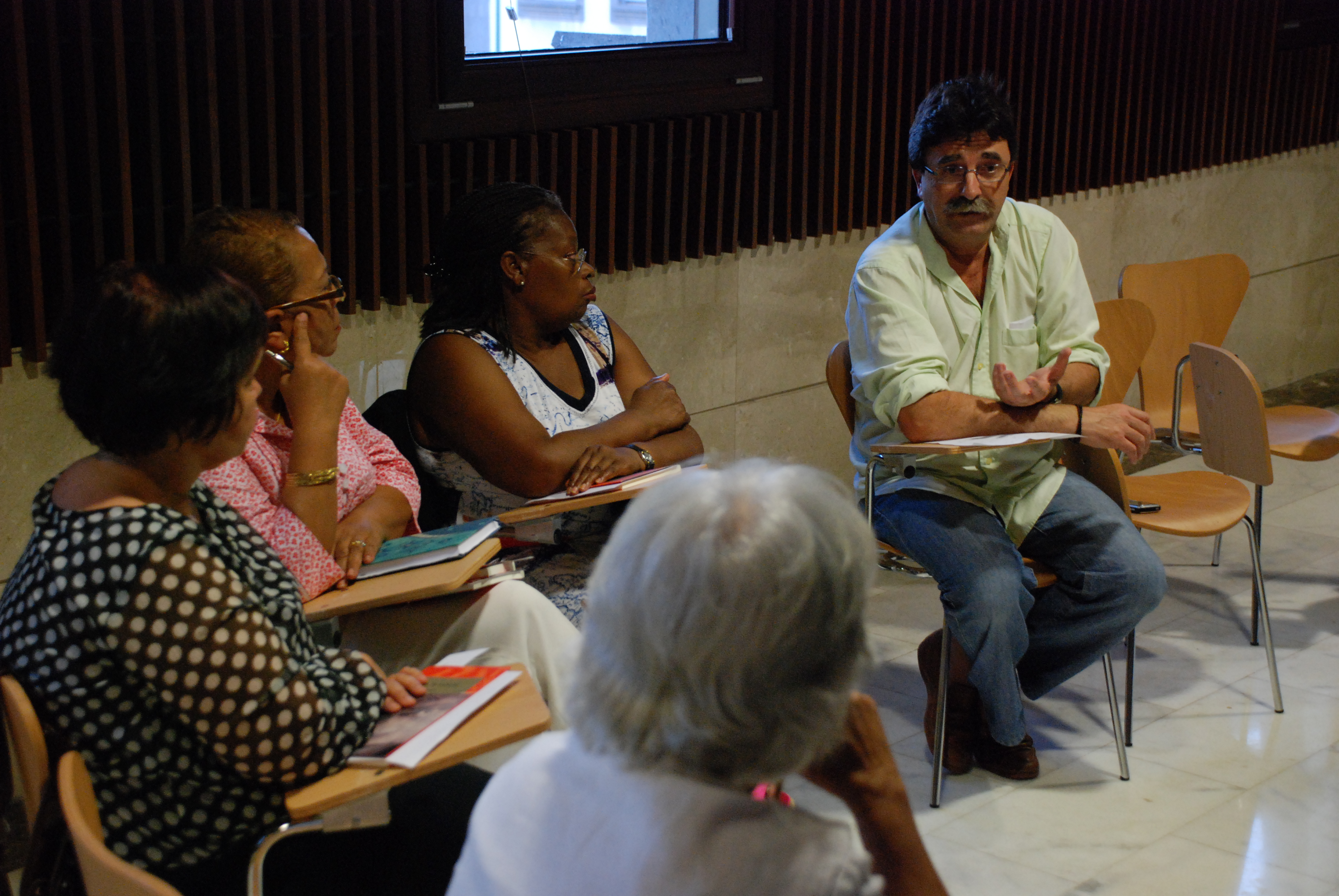 3. Reunión del Club de Lectura Casa África con Antonio Lozano