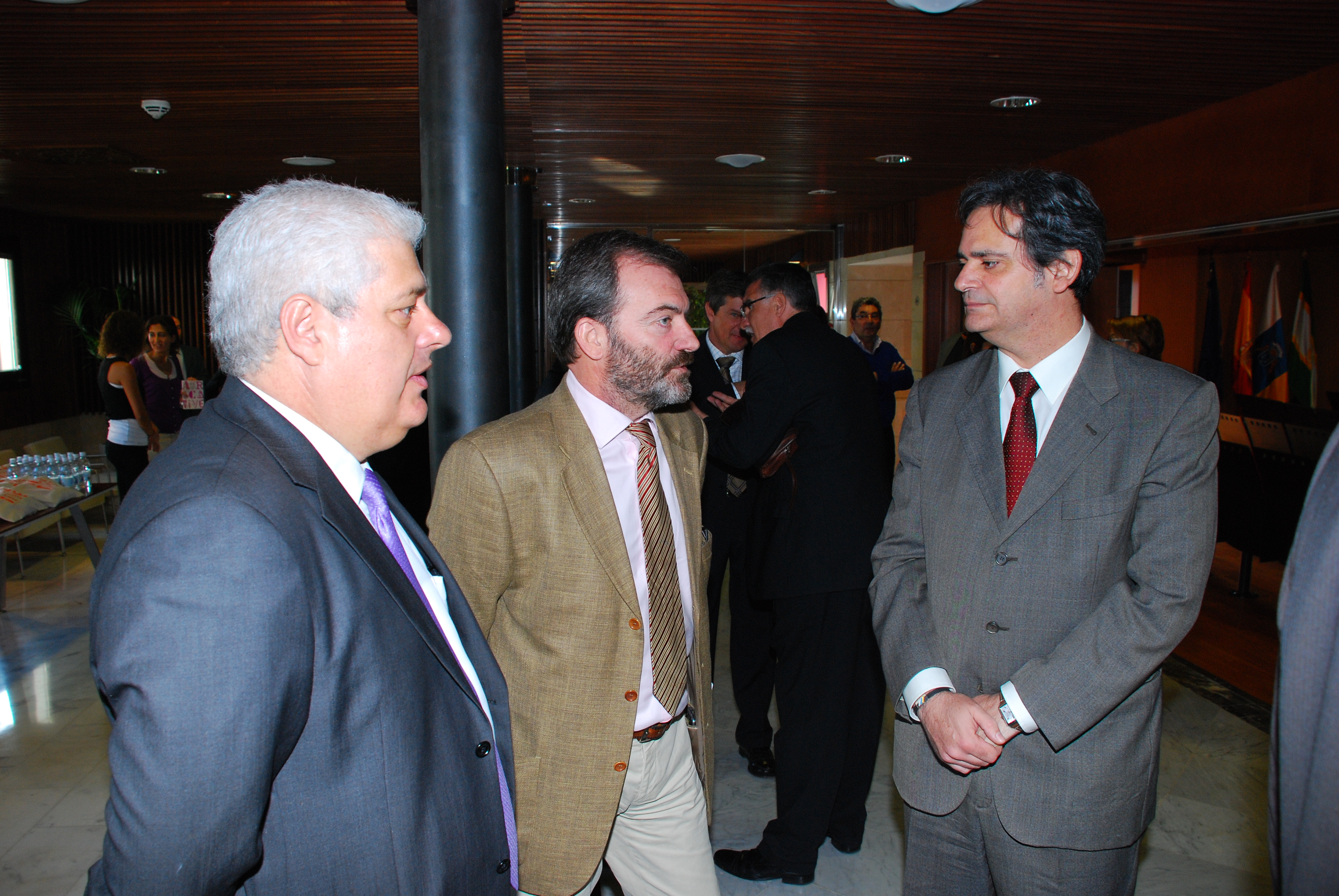 1. Juan Pedro Sánchez Rodríguez, Viceconsejero de Industria y Energía del Gobierno de Canarias, Ricardo Martínez Vázquez, Director General de Casa África y Jorge Rodríguez, Consejero de Empleo, Industria y Comercio del Gobierno de Canarias