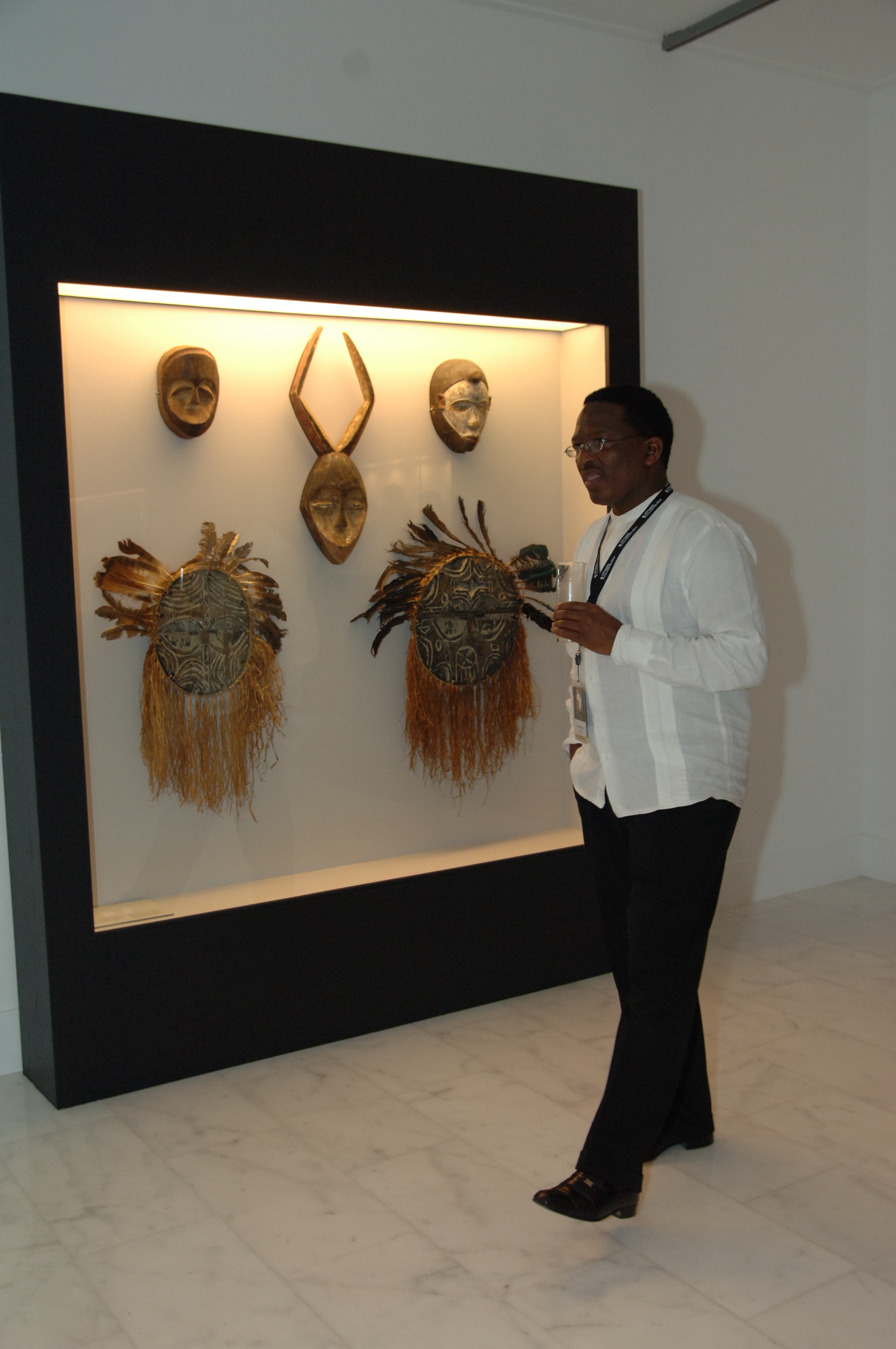 25. Visita a Casa África: Exposición 'Negro'
