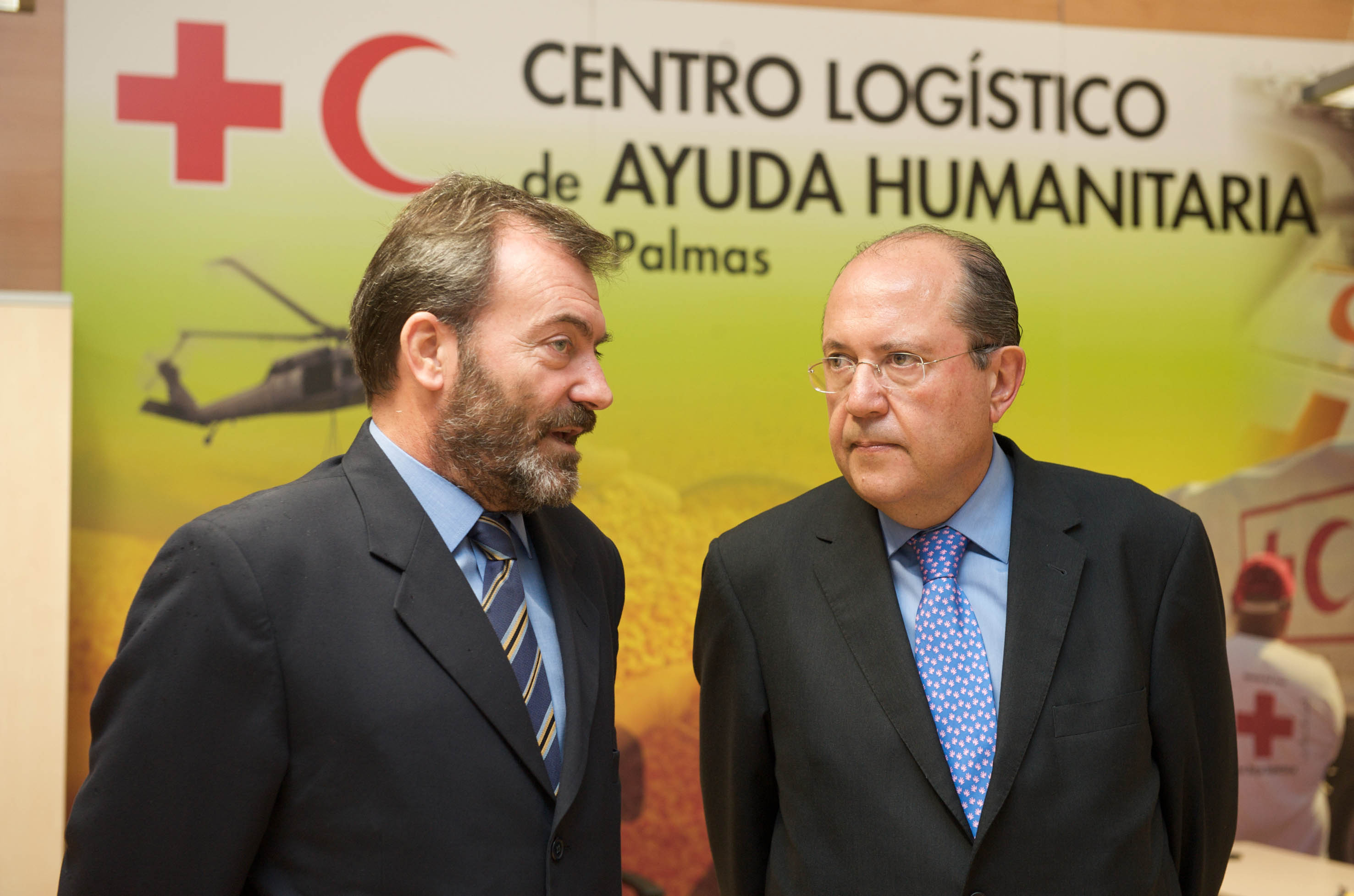 1. Juan Manuel Suárez del Toro, presidente de la Cruz Roja Española y Ricardo Martínez Vázquez, Director General de Casa África