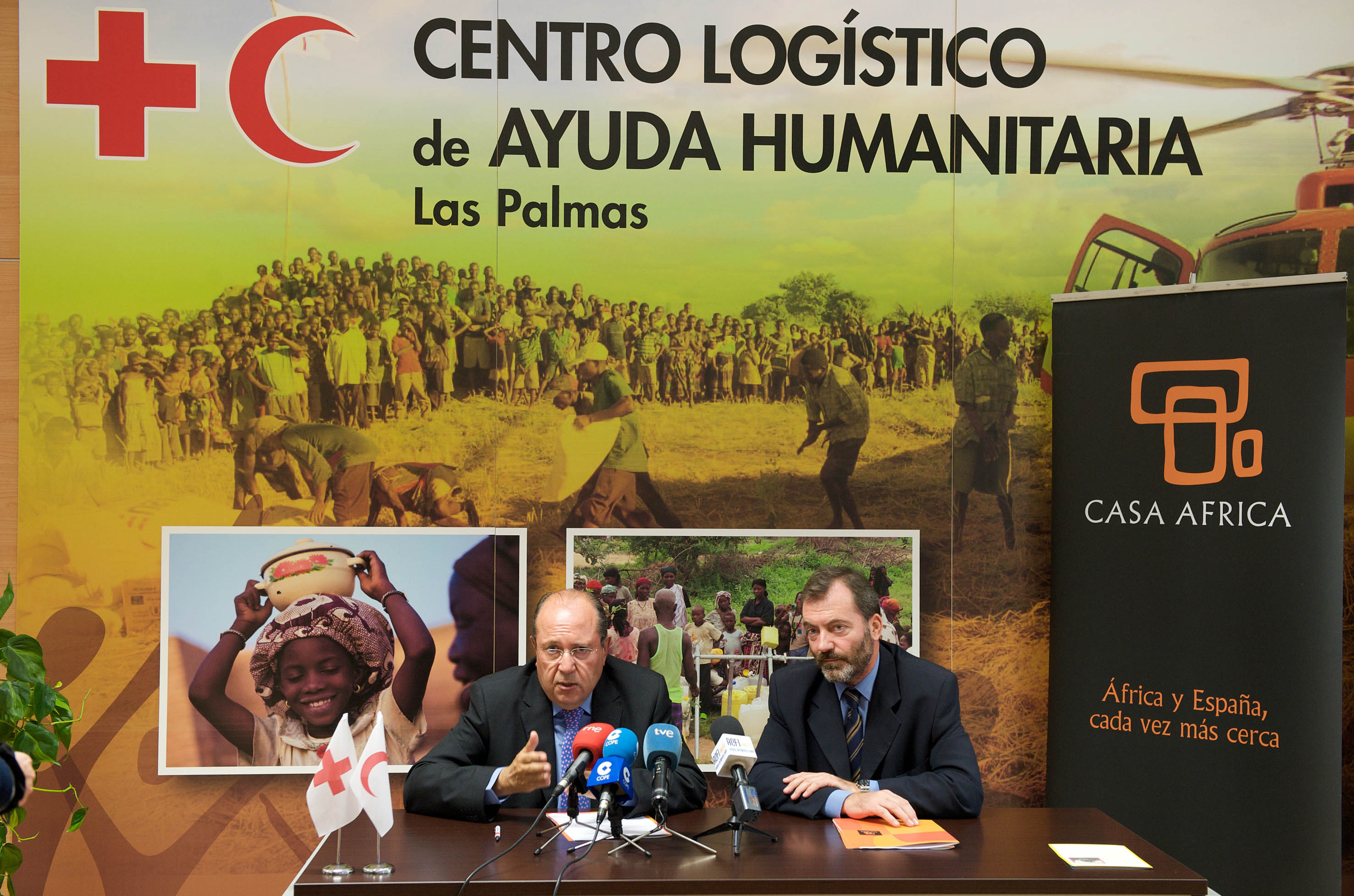 5. Juan Manuel Suárez del Toro, presidente de la Cruz Roja Española y Ricardo Martínez Vázquez, Director General de Casa África