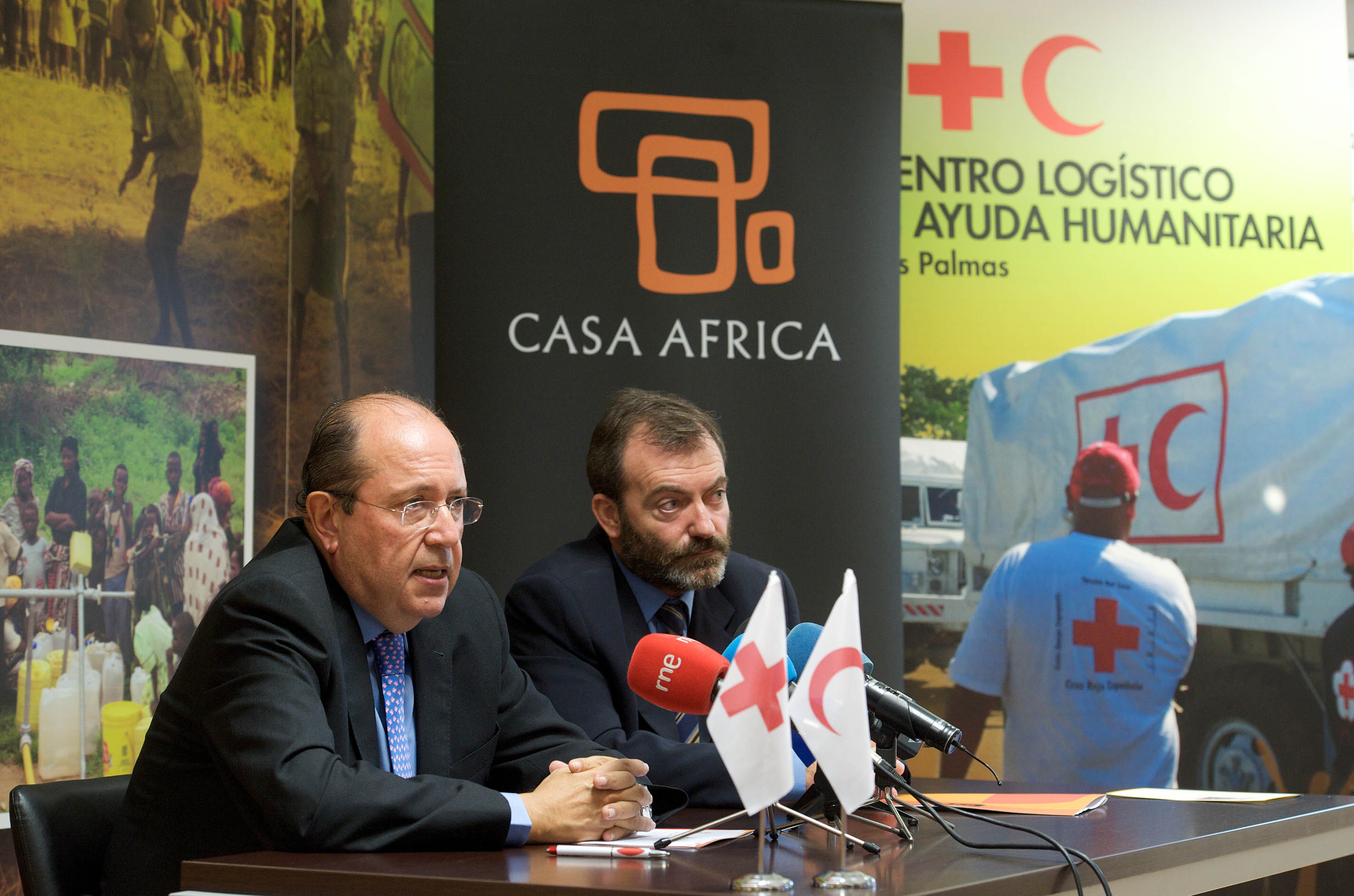 6. Juan Manuel Suárez del Toro, presidente de la Cruz Roja Española y Ricardo Martínez Vázquez, Director General de Casa África