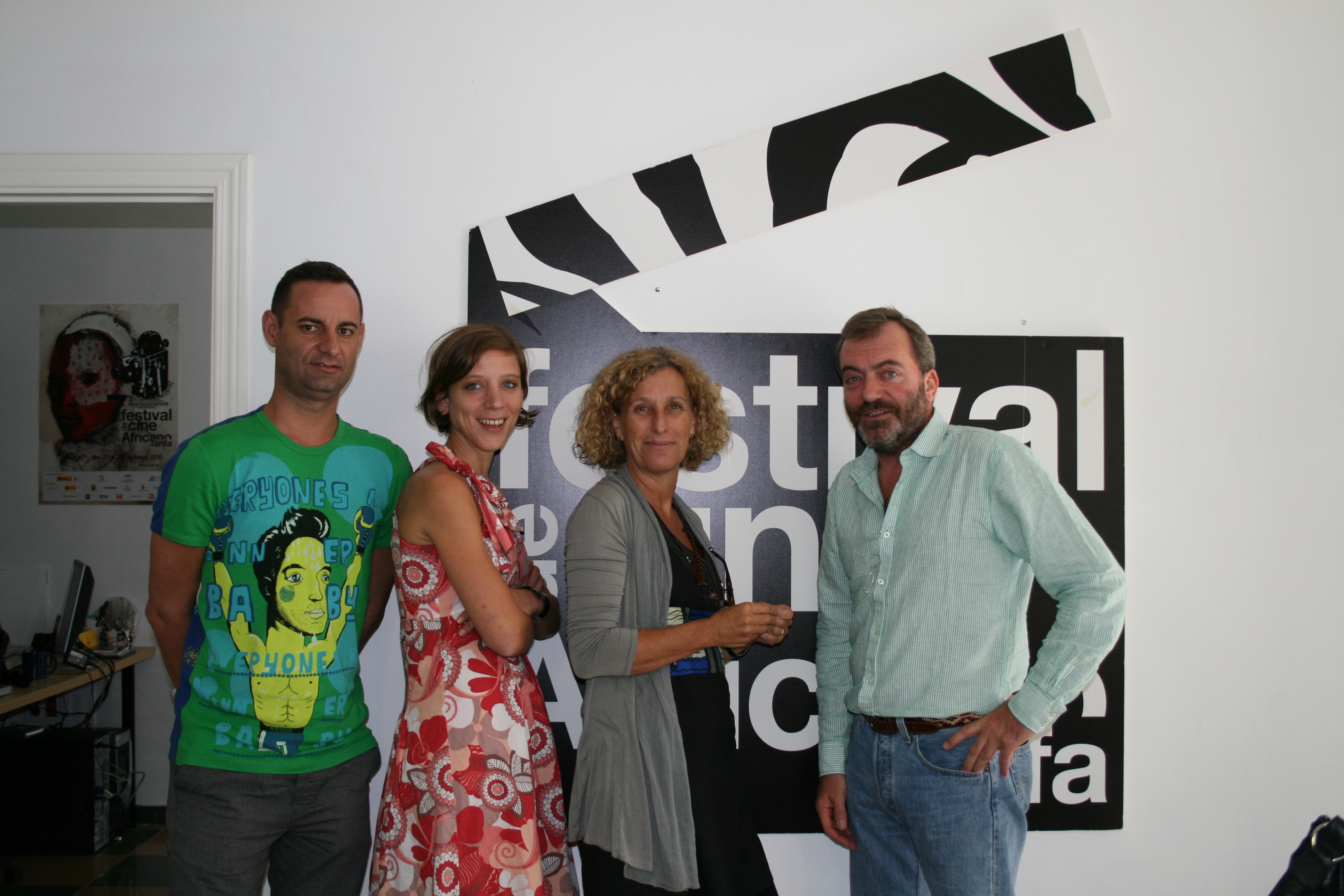 De izquierda a derecha: Juan Jaime Martínez, Jefe del Área de Cultura de Casa África, Marion Berger, Secretaria de Al-Tarab, Maria Elena Cisneros Manrique, Presidenta Al-Tarab y Ricardo Martínez Vázquez, Director General de Casa África
