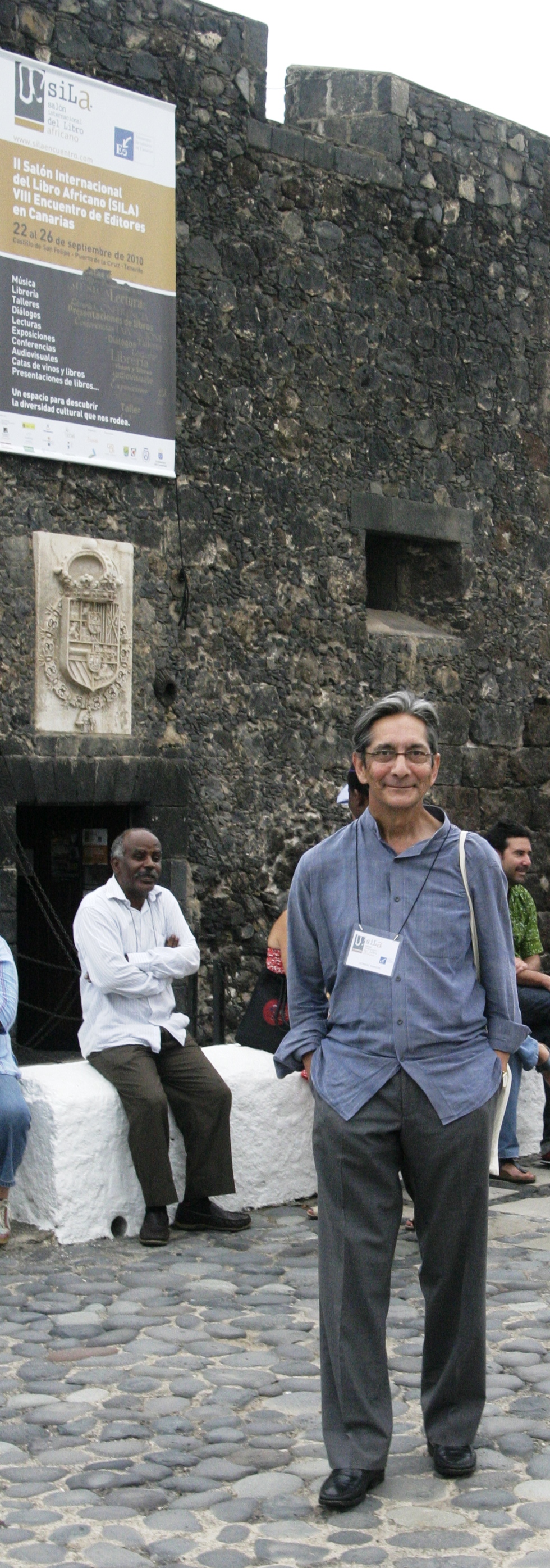 1.  Achmat Dangor, escritor y presidente de la Fundación Nelson Mandela