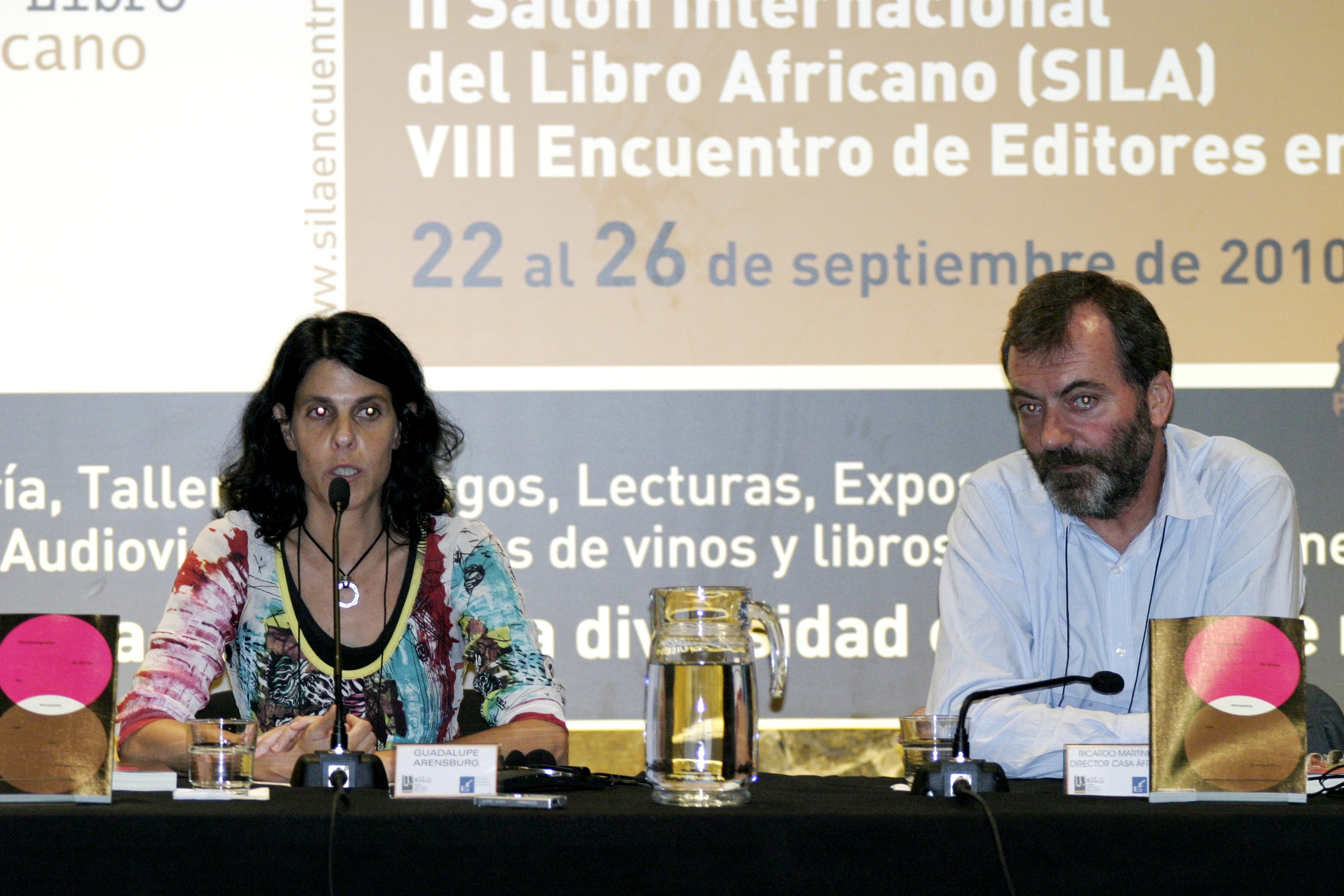 23. Guadalupe Arensburg y Ricardo Martínez Vázquez, Director General de Casa África en la presentación de Cinematografías de África