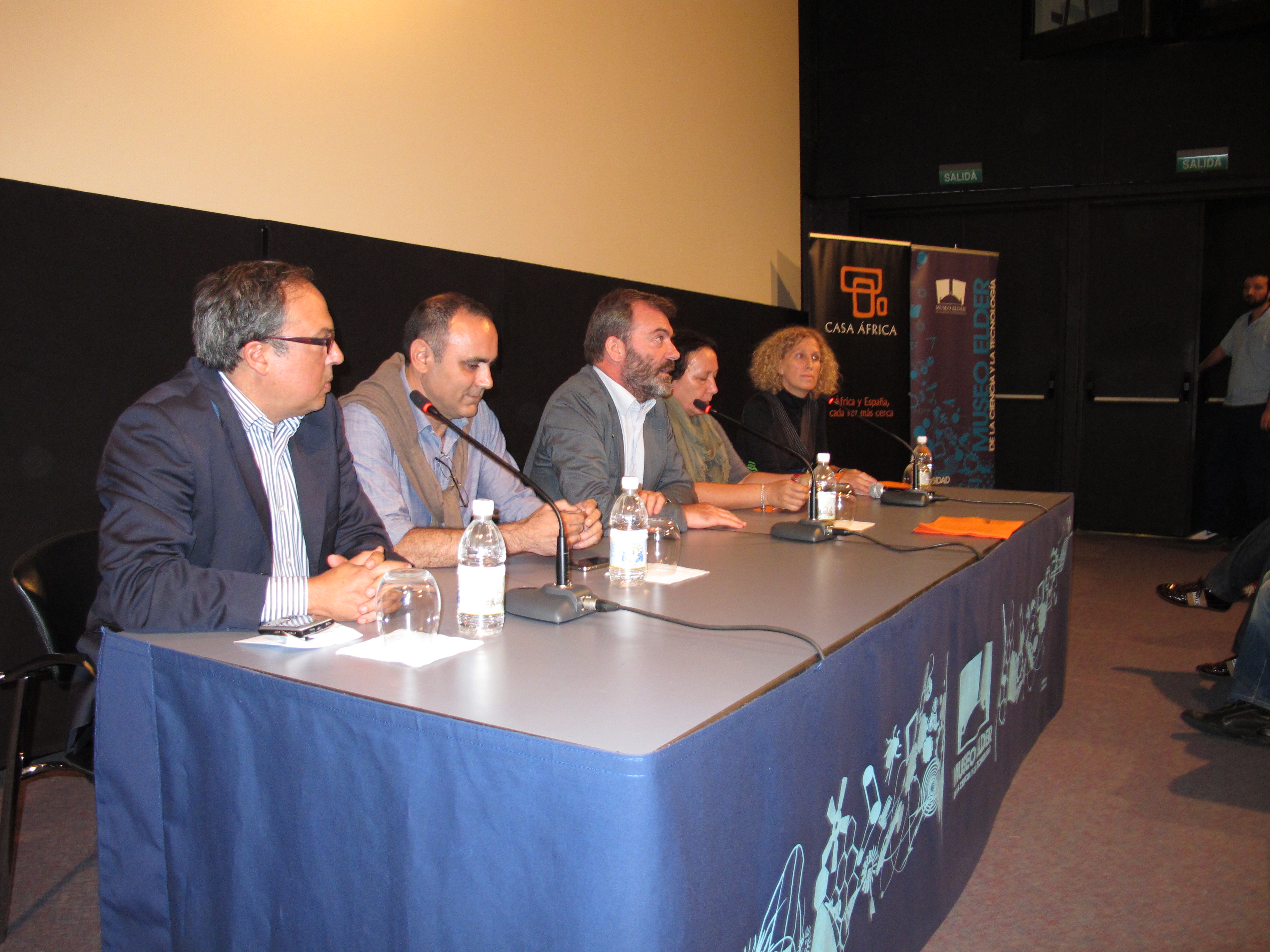 2. Presentación de Cinenómada: Ricardo Martínez Vázquez, Director de Casa África y María Elena Cisneros Manrique (Mane), Directora del Festival de Cine Africano de Tarifa (FCAT)