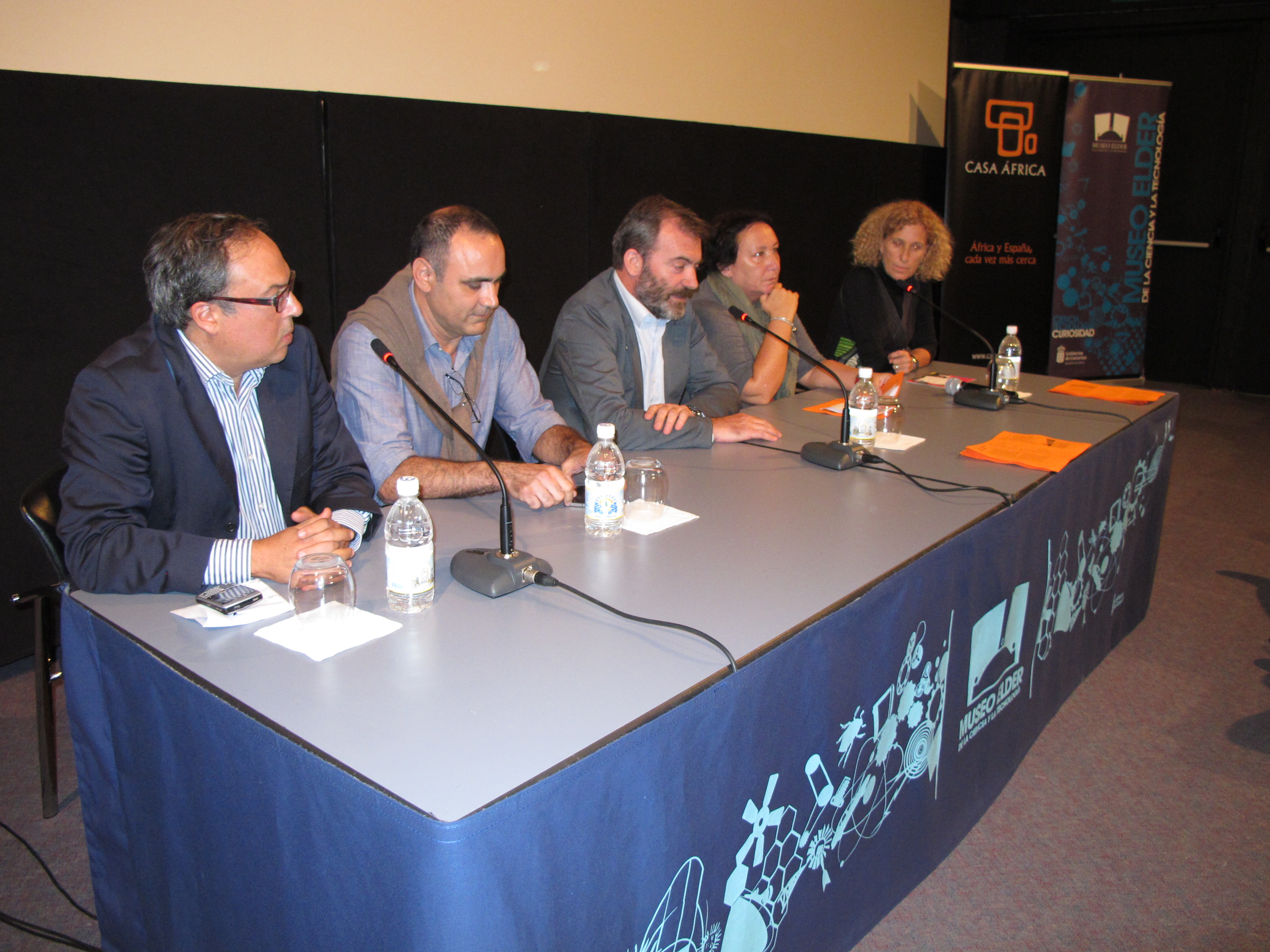 3. Presentación de Cinenómada: Ricardo Martínez Vázquez, Director de Casa África y María Elena Cisneros Manrique (Mane), Directora del Festival de Cine Africano de Tarifa (FCAT)