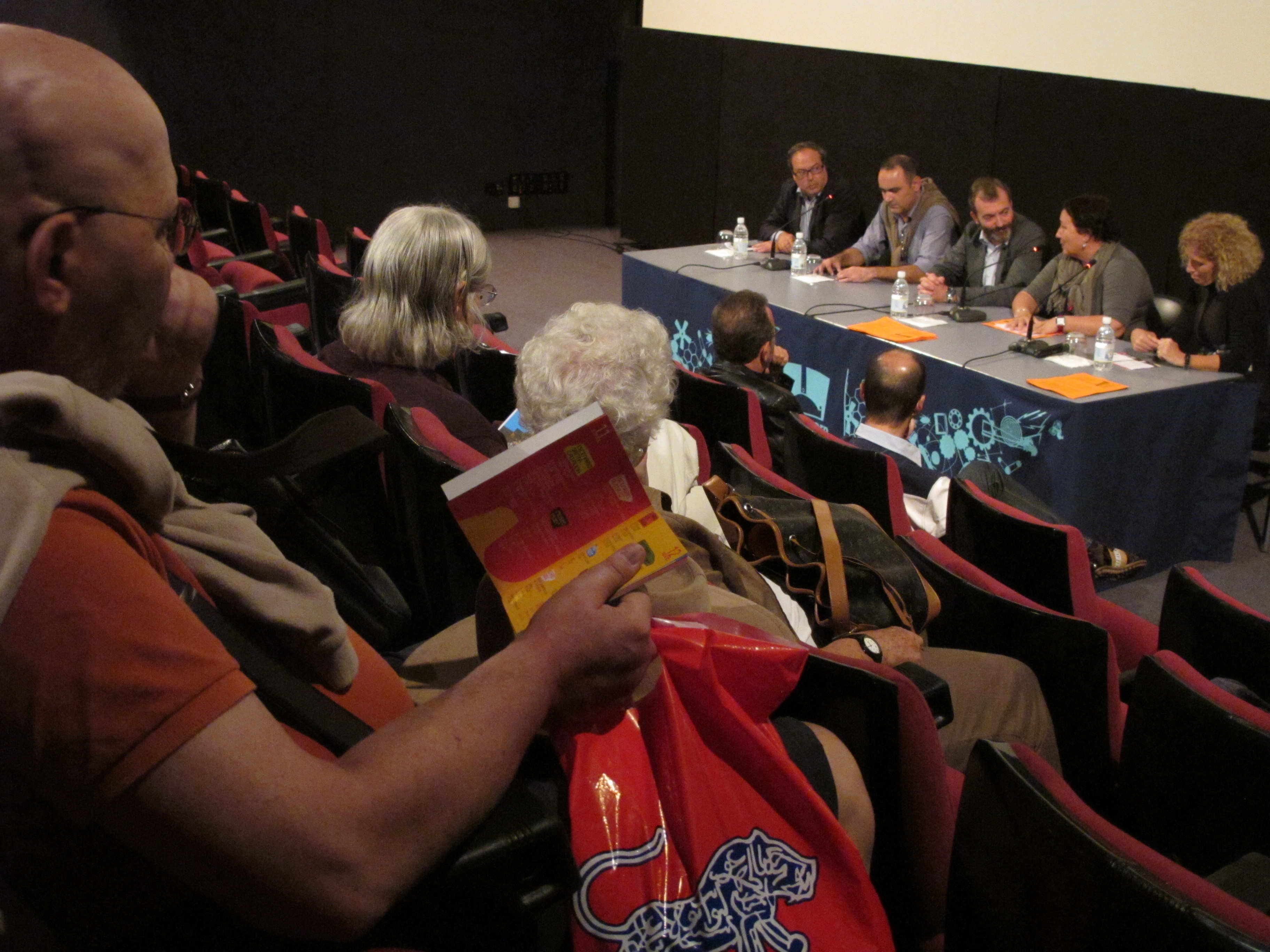 5. Presentación de Cinenómada: Ricardo Martínez Vázquez, Director de Casa África y María Elena Cisneros Manrique (Mane), Directora del Festival de Cine Africano de Tarifa (FCAT)