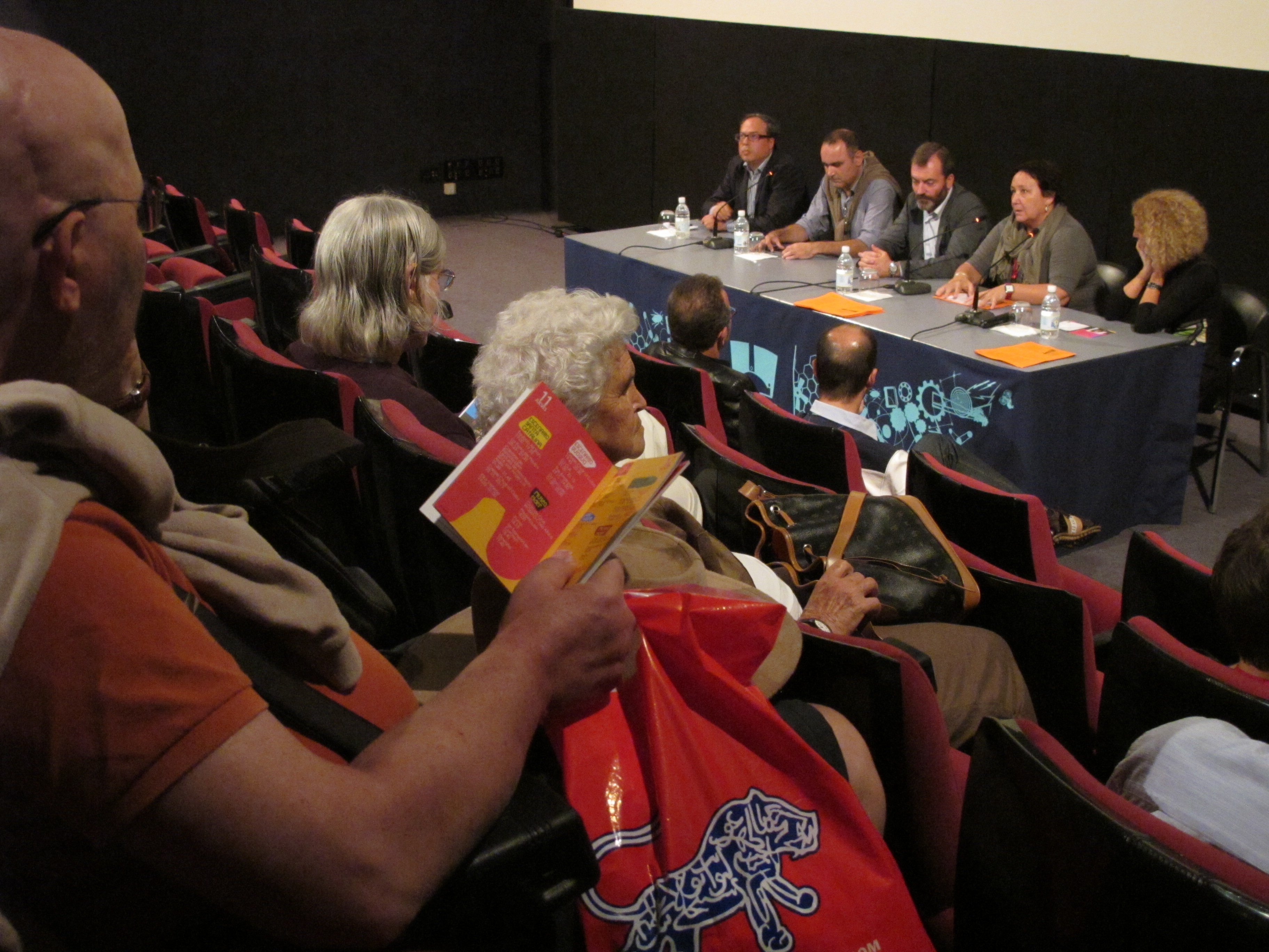 6. Presentación de Cinenómada: Ricardo Martínez Vázquez, Director de Casa África y María Elena Cisneros Manrique (Mane), Directora del Festival de Cine Africano de Tarifa (FCAT)