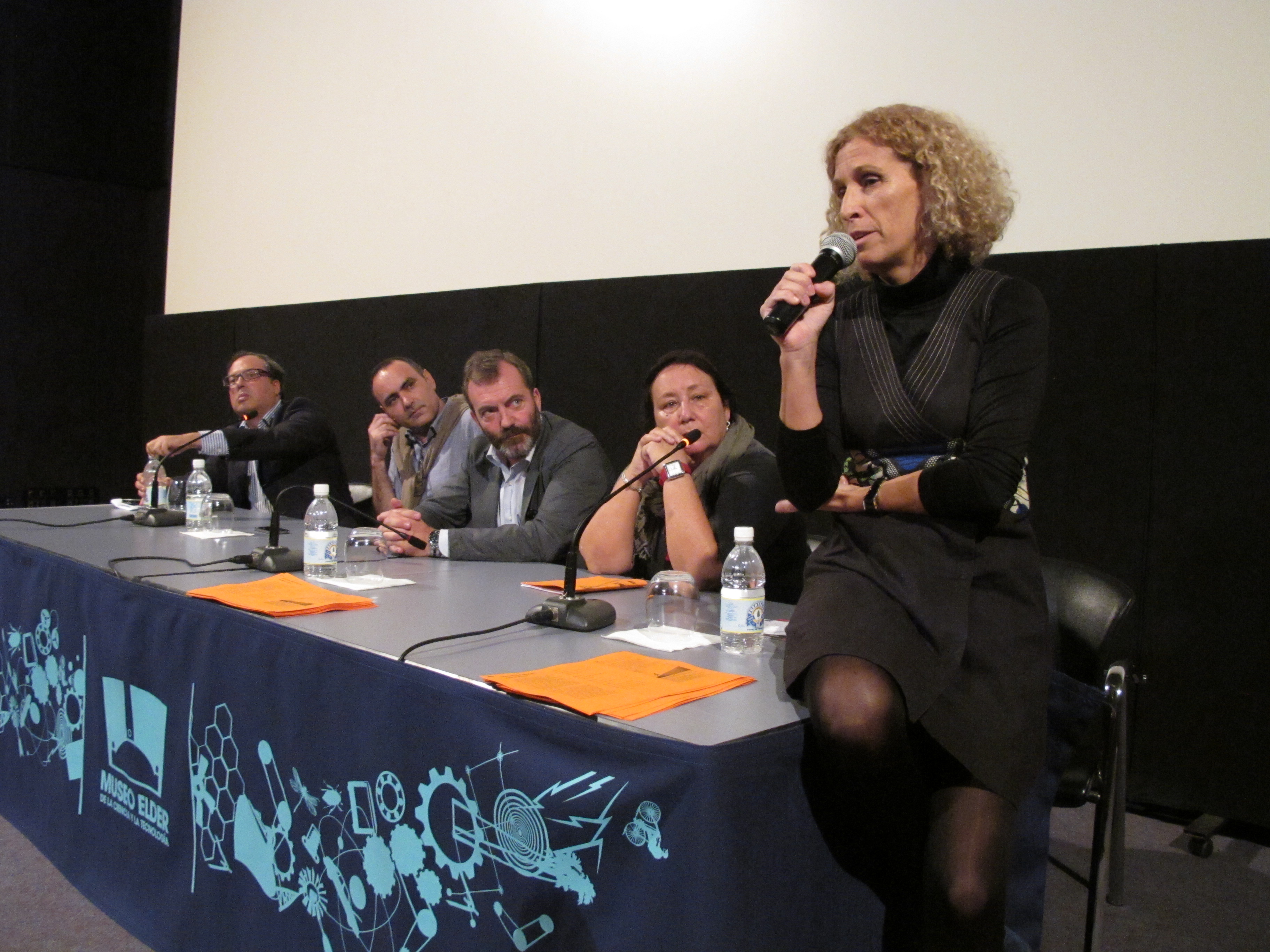 7. Presentación de Cinenómada: Ricardo Martínez Vázquez, Director de Casa África y María Elena Cisneros Manrique (Mane), Directora del Festival de Cine Africano de Tarifa (FCAT)