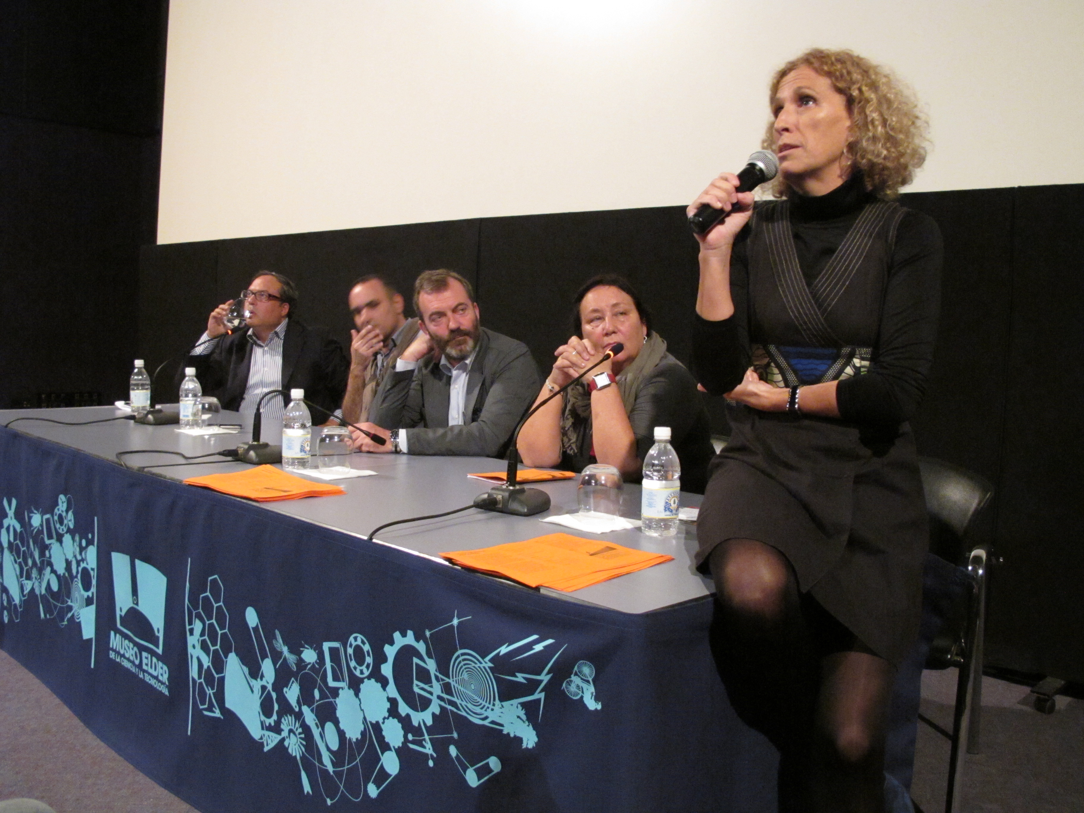 8. Presentación de Cinenómada: Ricardo Martínez Vázquez, Director de Casa África y María Elena Cisneros Manrique (Mane), Directora del Festival de Cine Africano de Tarifa (FCAT)