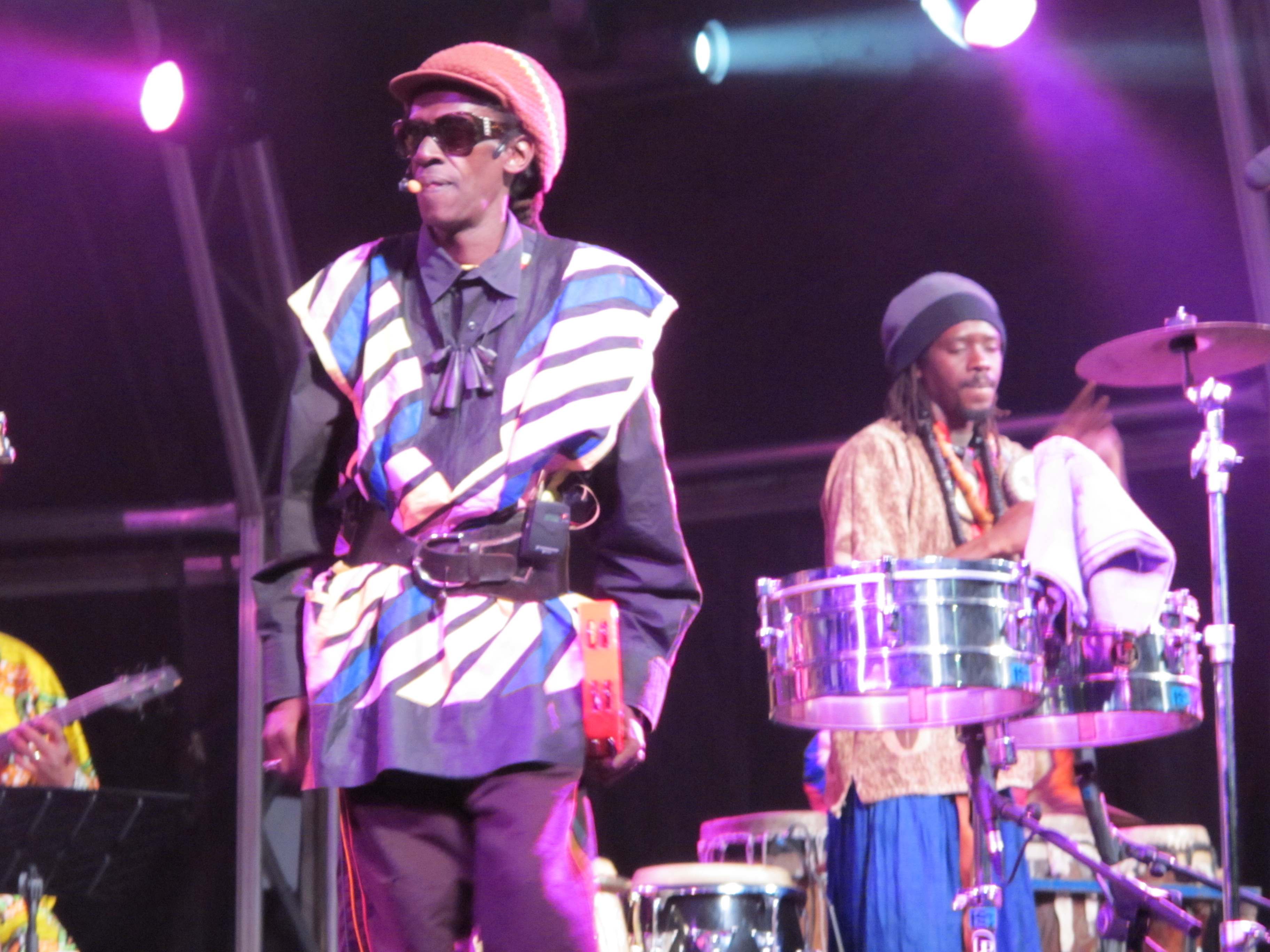 15. Conciertos: actuación de Cheick Lô