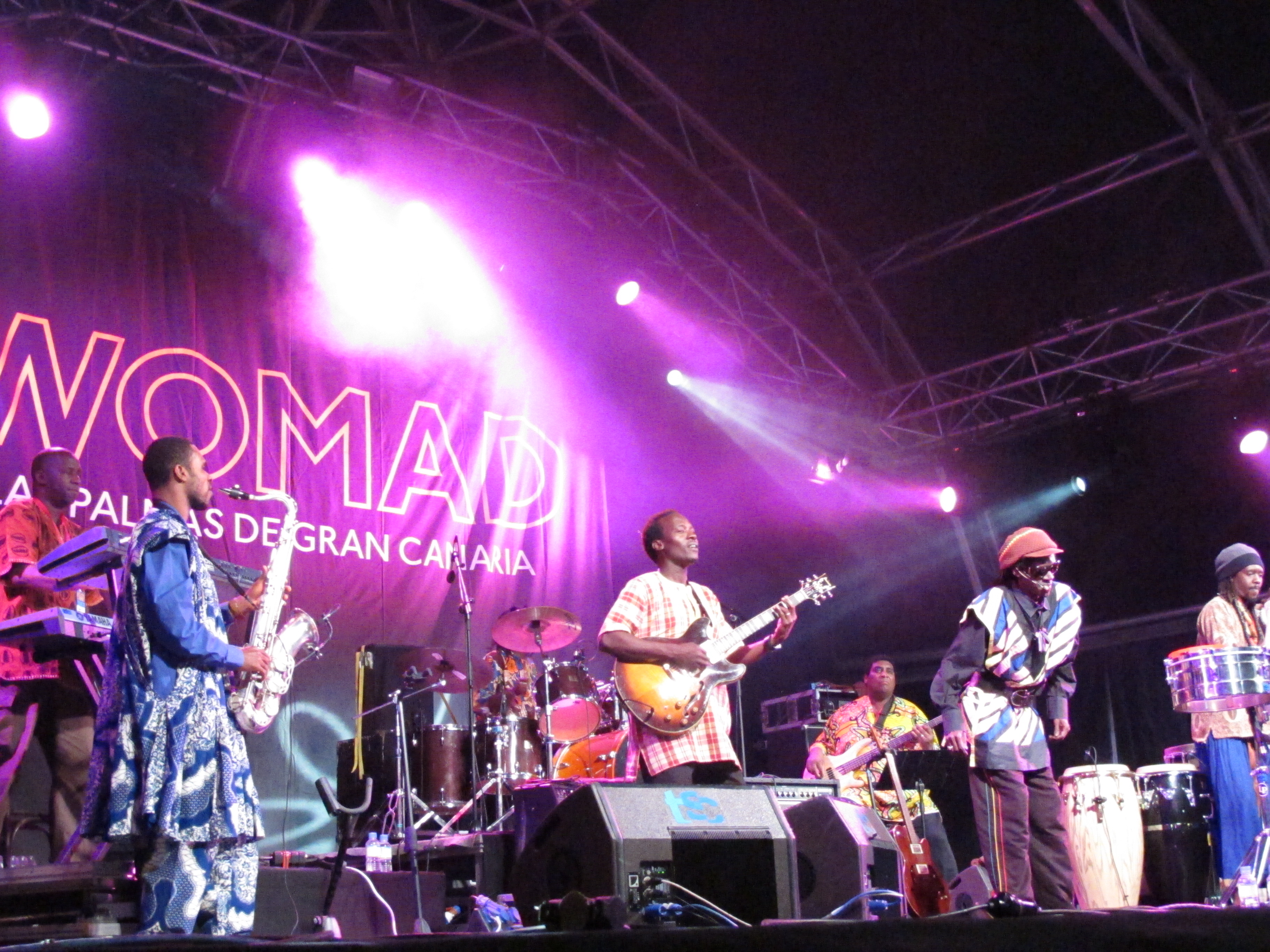 18. Conciertos: actuación de Cheick Lô