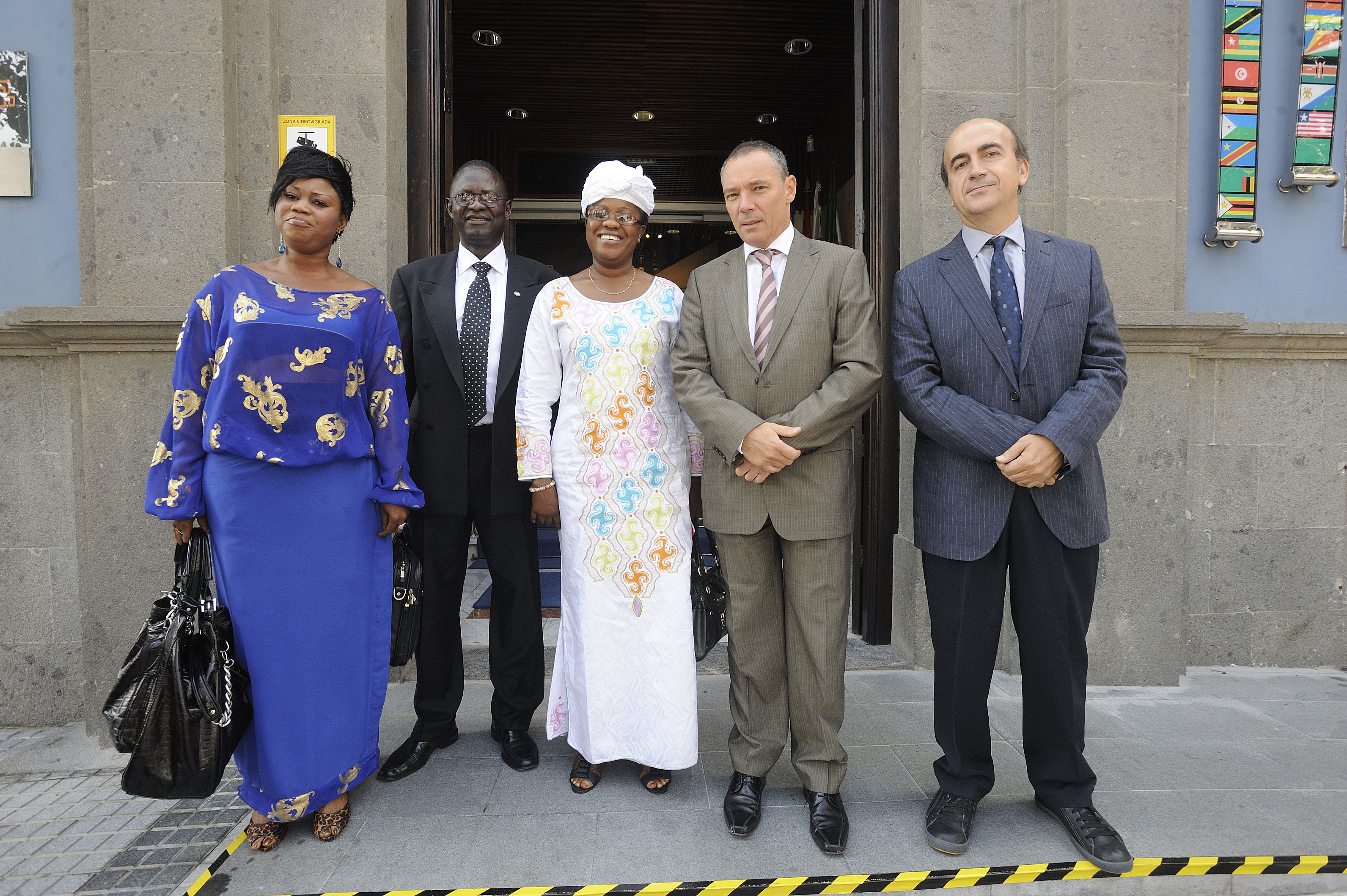 7. Representantes de Gambia junto a la ministra de Turismo y Cultura de Gambia, Fatou Mas Jobe, Luis Padilla, Secretario General de Casa África y José Luis Márquez, Gerente de Casa África