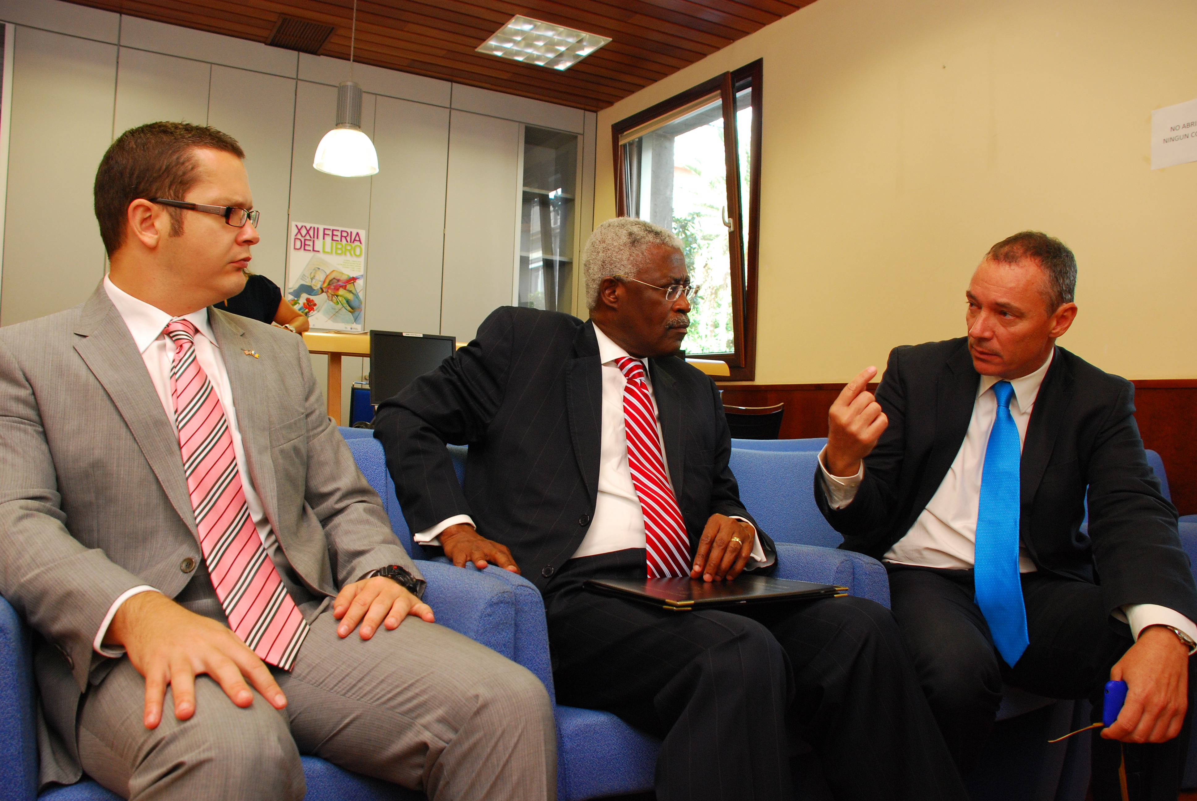 2. Koby A. Koomson ex embajador de Ghana en Estados Unidos y Luis Padilla, secretario general de Casa África