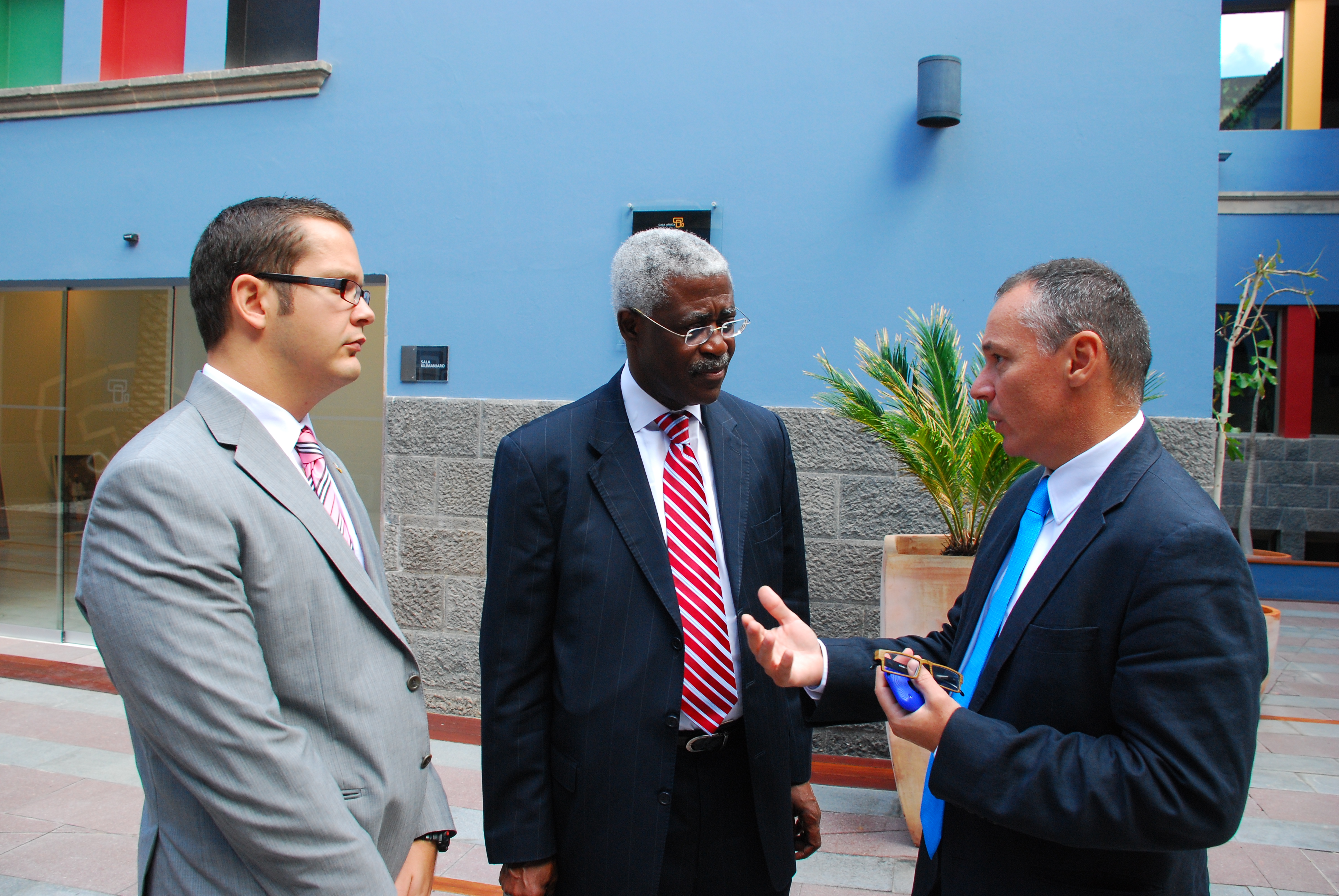 3. Koby A. Koomson ex embajador de Ghana en Estados Unidos y Luis Padilla, secretario general de Casa África