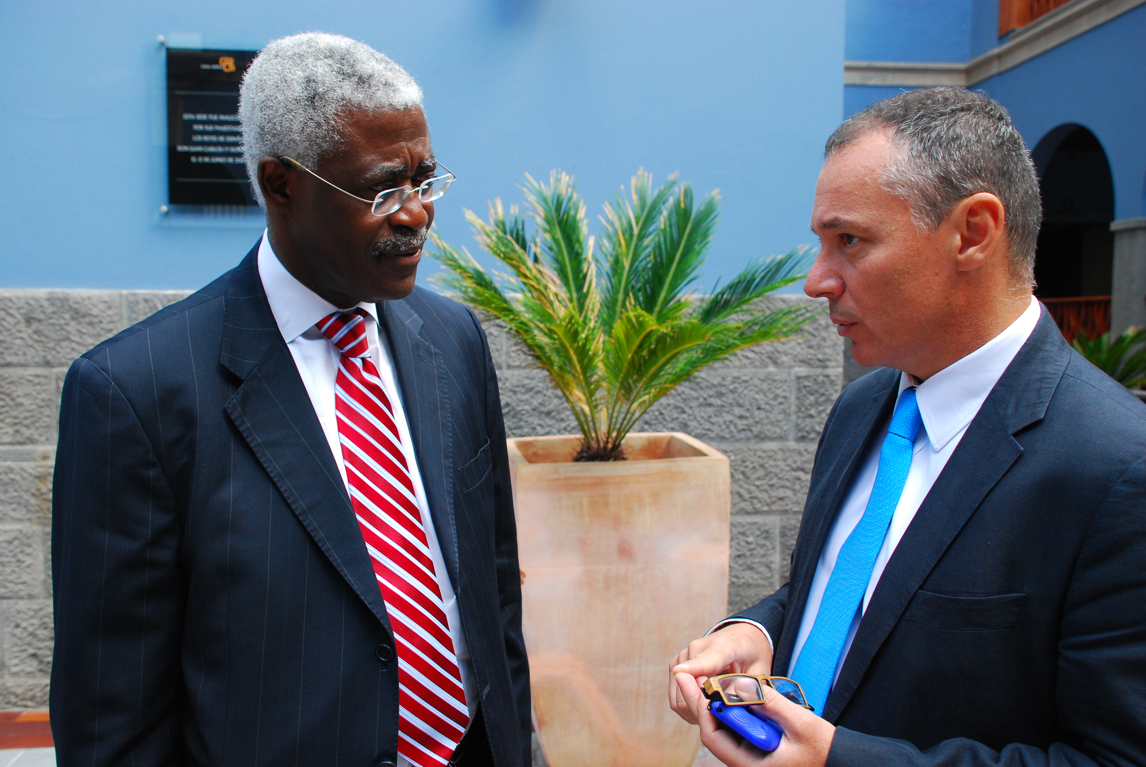 4. Koby A. Koomson ex embajador de Ghana en Estados Unidos y Luis Padilla, secretario general de Casa África