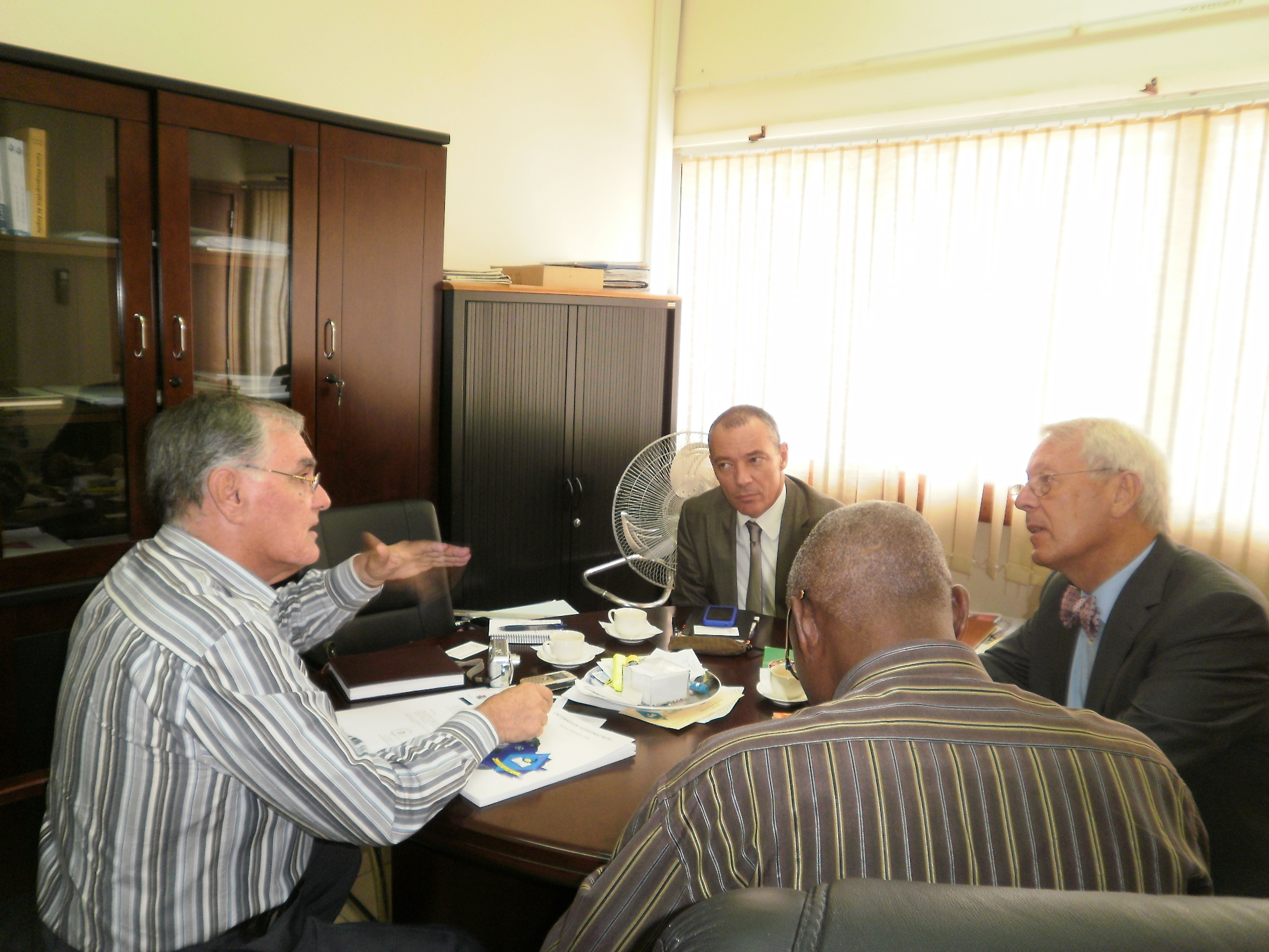 7. Reunión de Luis Padilla, Secretario General de Casa África con los rectores Joao Serodio (Universidad Agostinho Neto) y Mbunga Azinga (Universidad Kimpa-Vita