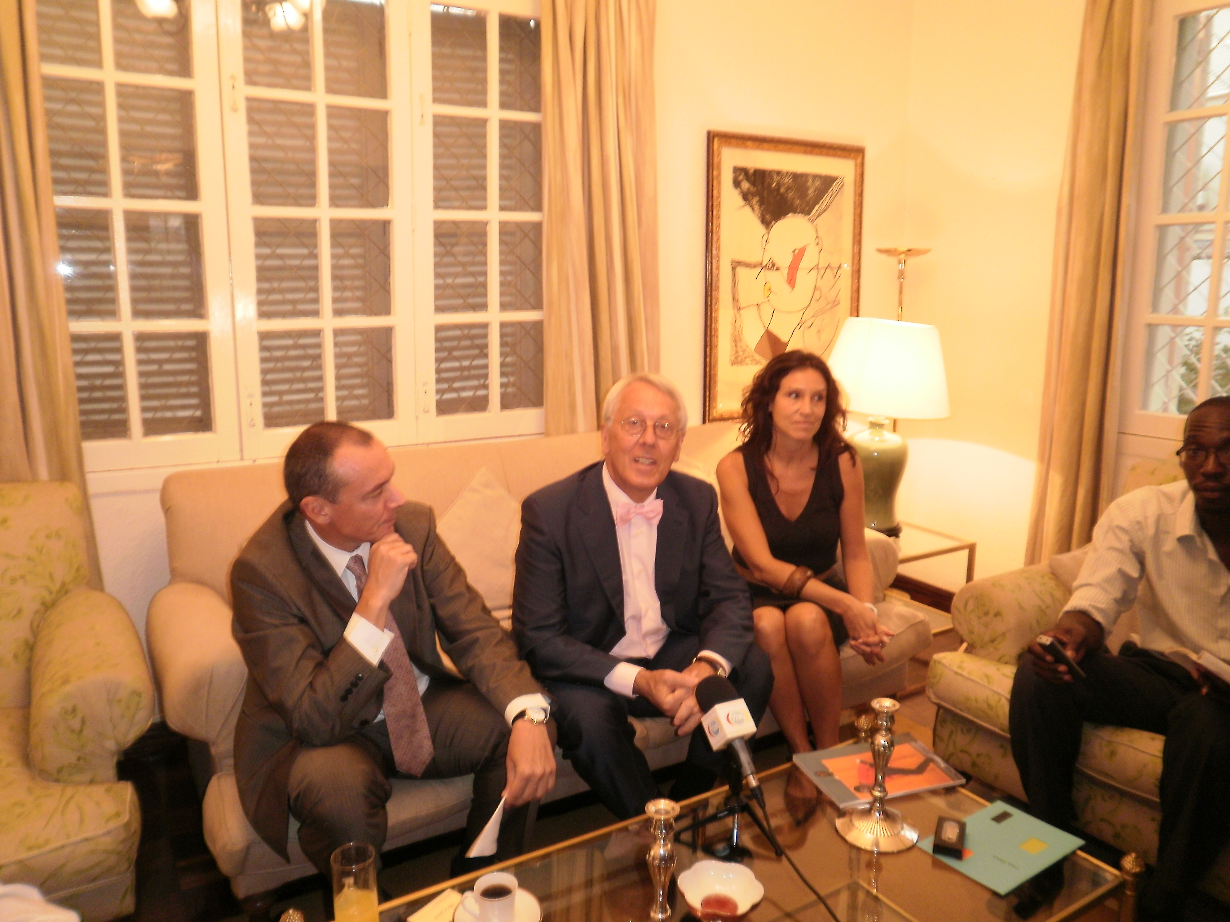 11. Luis Padilla, Secretario General de Casa África y José María Castroviejo y Bolíbar, Embajador de España en Luanda y la Primera Secretaria y Cónsul en Luanda