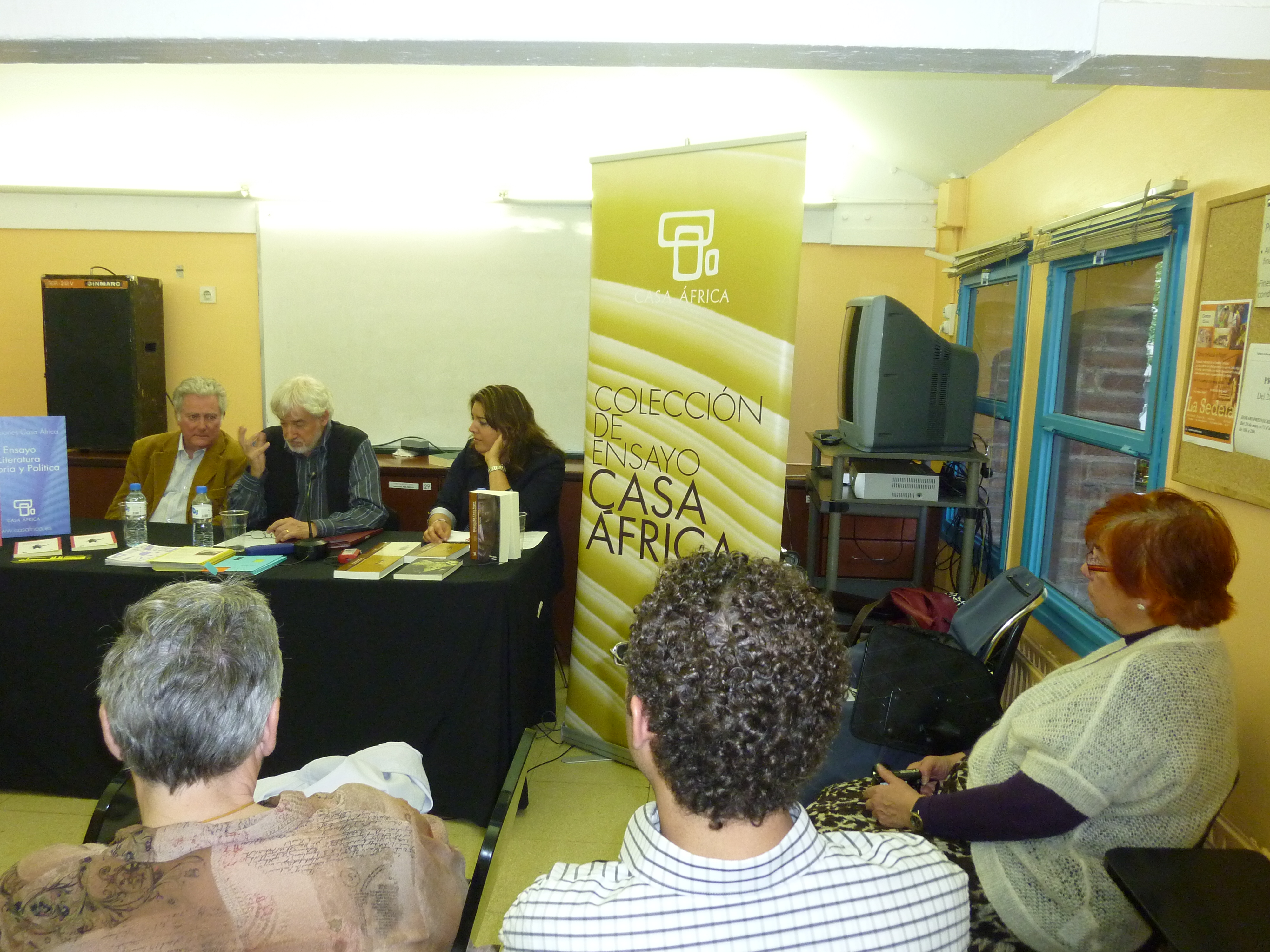 3. Josep María Sarabia, responsable de la librería La Ploma, Ferrán Iniesta, profesor y ensayista y Calcines, Jefa del Área Web y Mediateca on line de Casa África