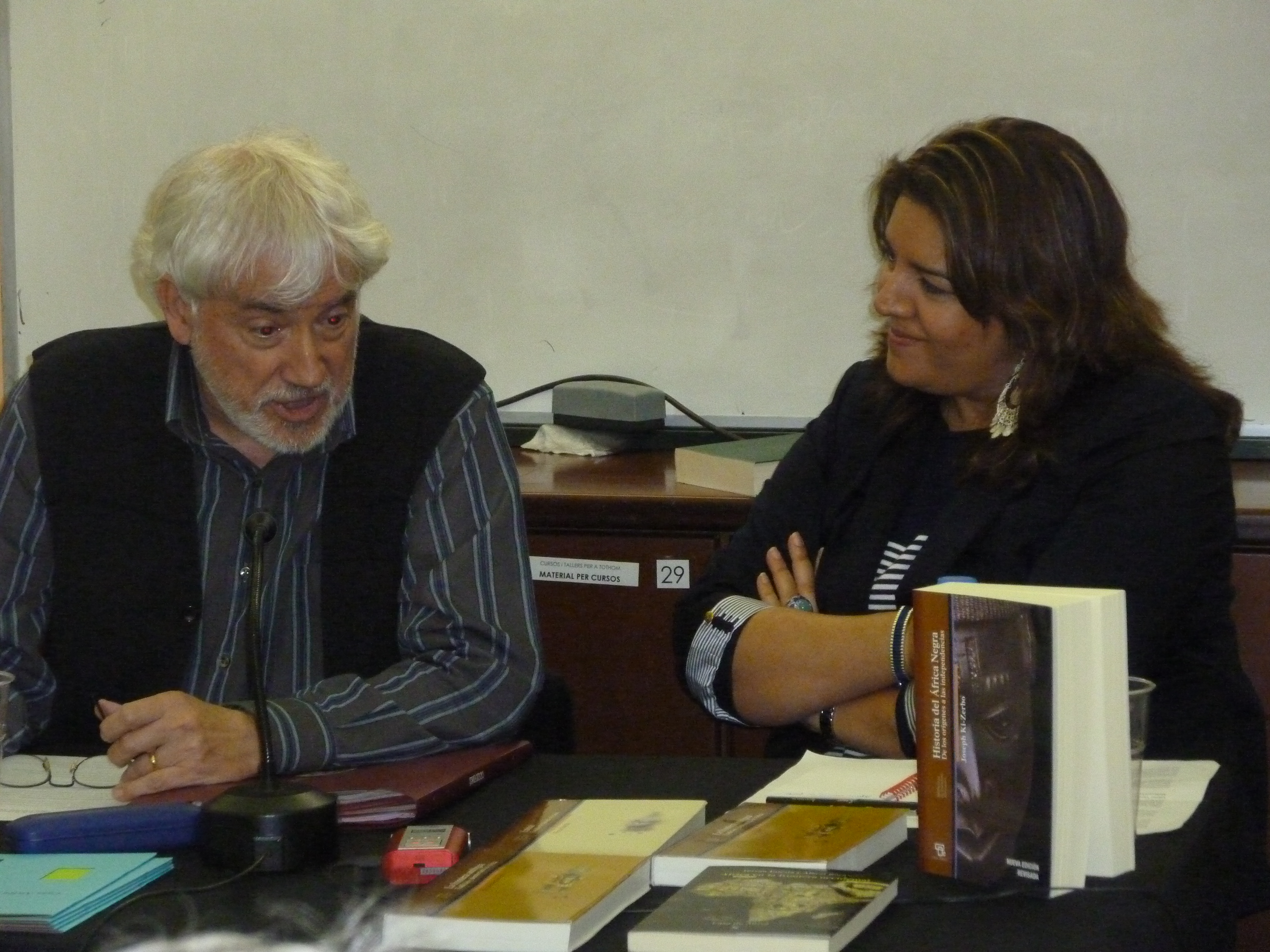 5. Ferrán Iniesta, profesor y ensayista y Calcines, Jefa del Área Web y Mediateca on line de Casa África