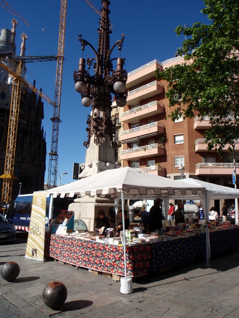 1. Stand de la librería La Ploma en el Día del Libro de Barcelona