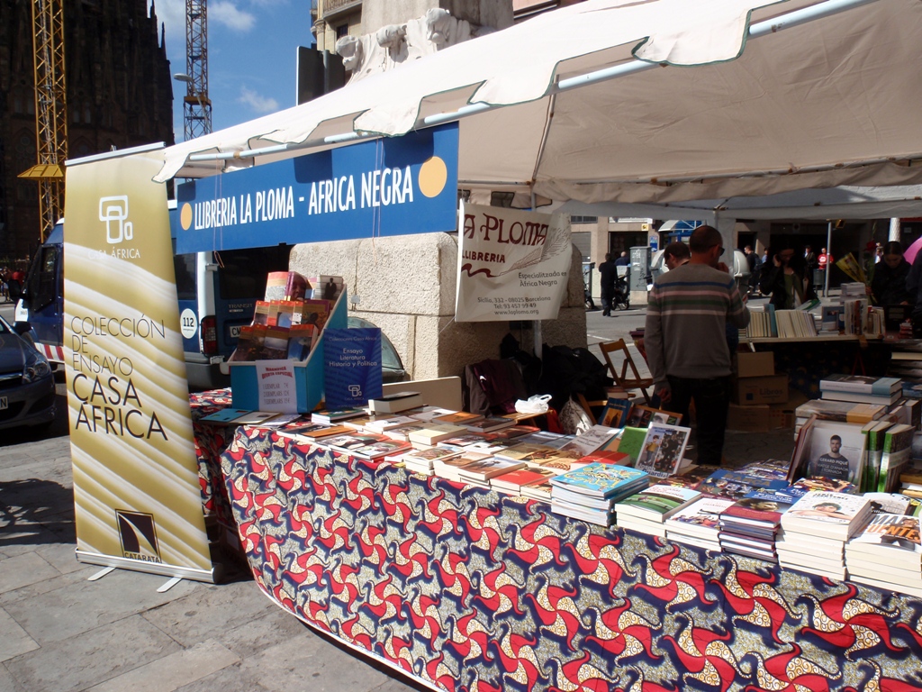 6. Stand de la librería La Ploma en el Día del Libro de Barcelona