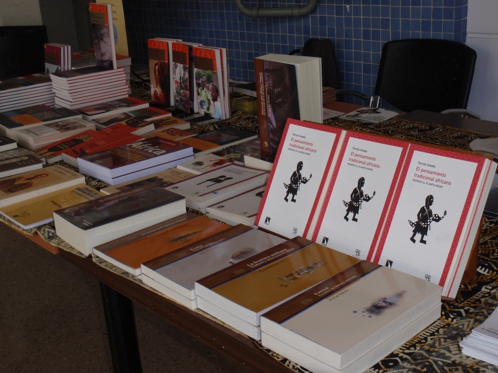 1. Publicaciones de Casa África (colecciones de ensayo, literatura y política)