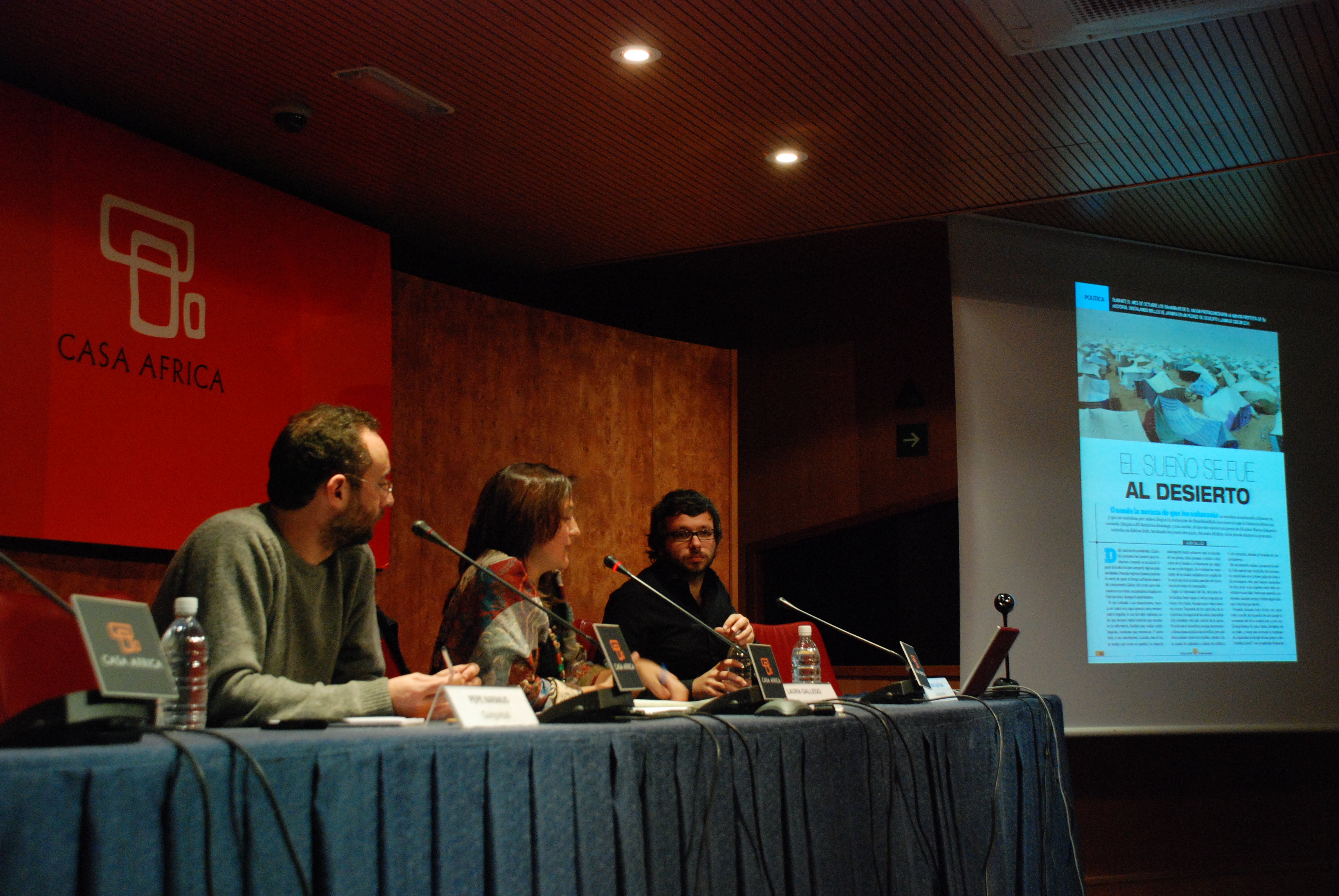 2. José Naranjo, Laura Gallego y Txema Santana durante la celebración del I Aniversario de GuinGuinBali y la presentación de  África en 2010