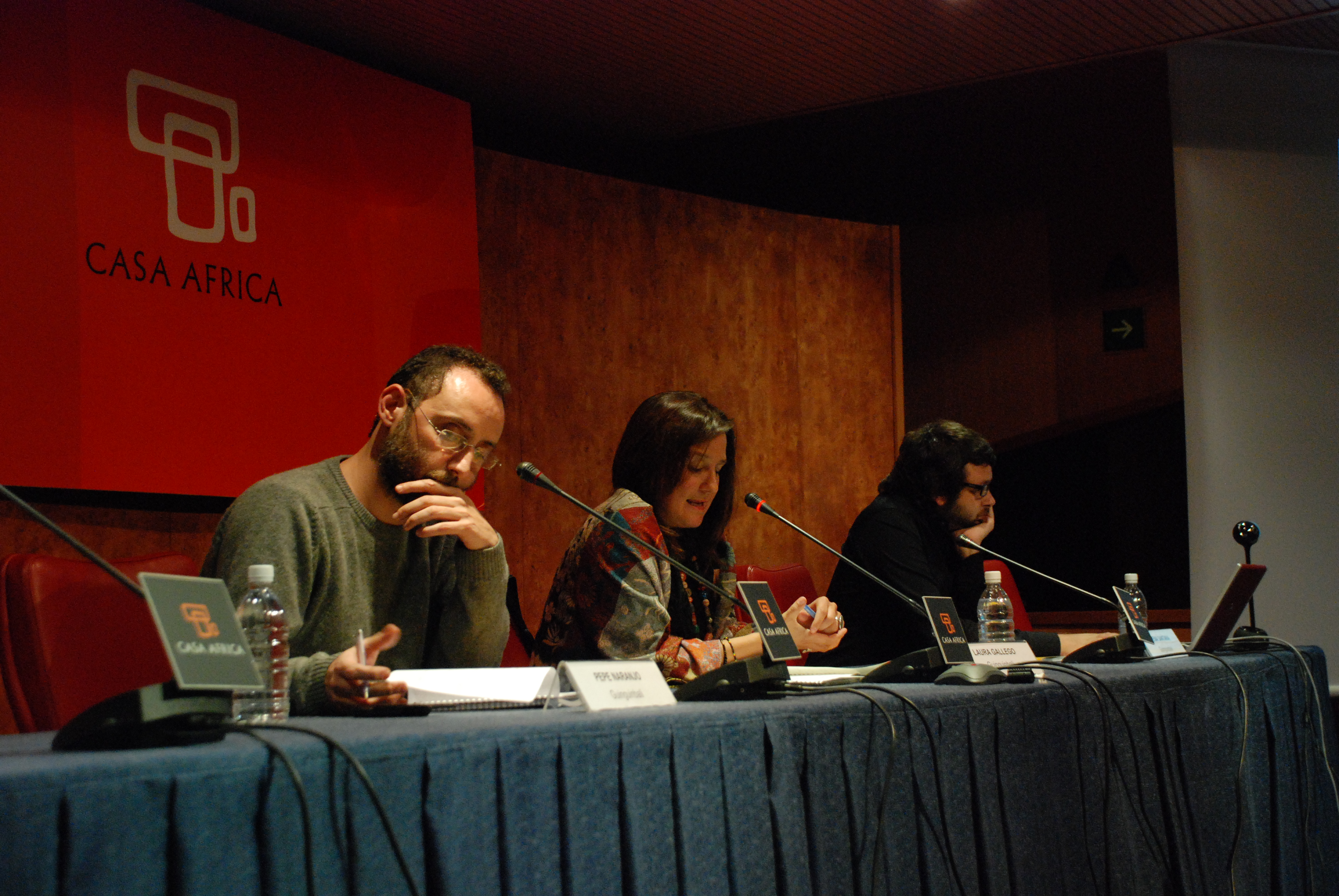 3. José Naranjo, Laura Gallego y Txema Santana durante la celebración del I Aniversario de GuinGuinBali y la presentación de  África en 2010