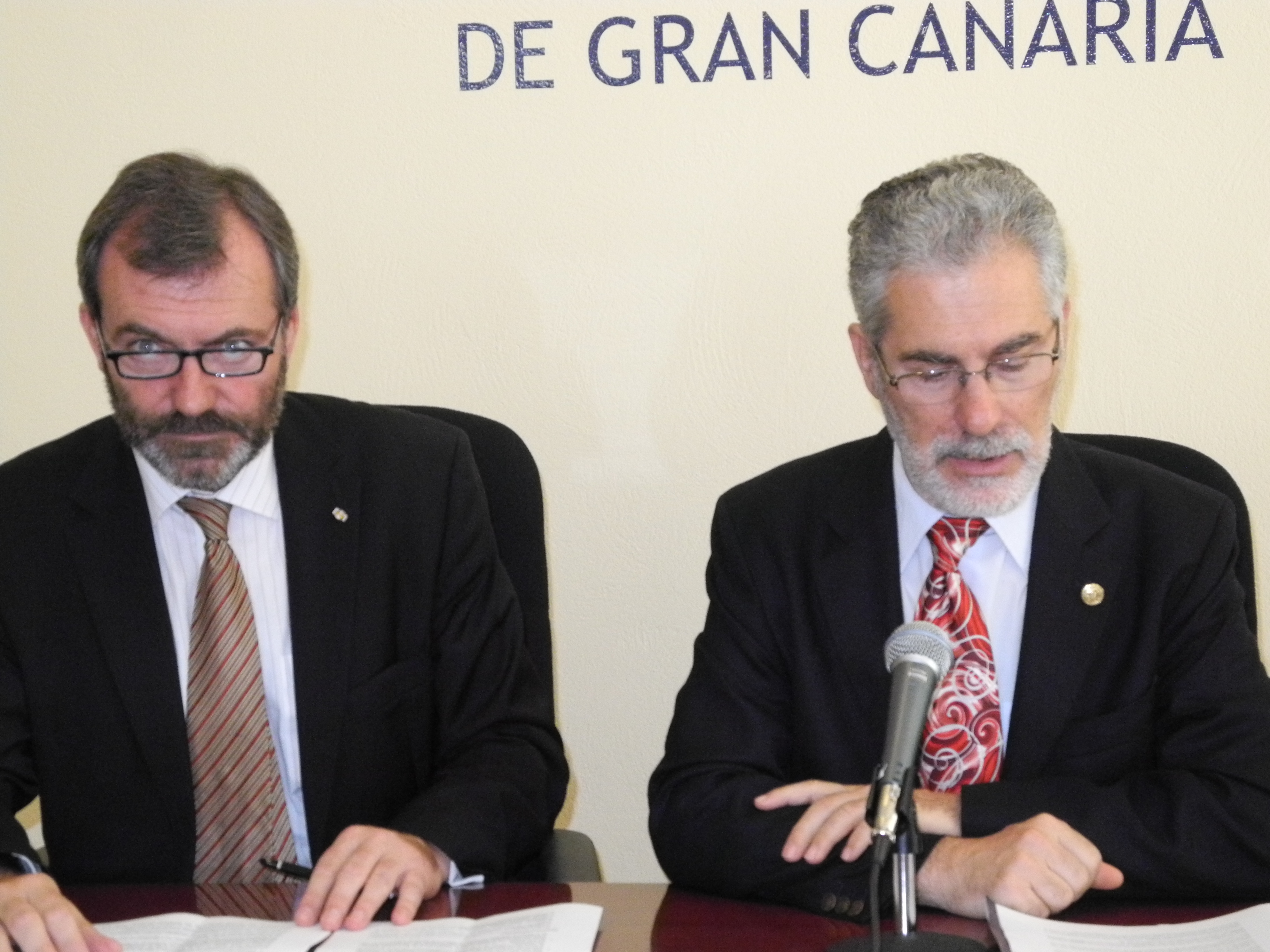 10. Ricardo Martínez Vázquez, Director General de Casa África , José Regidor, Rector de la Universidad de Las Palmas de Gran Canaria