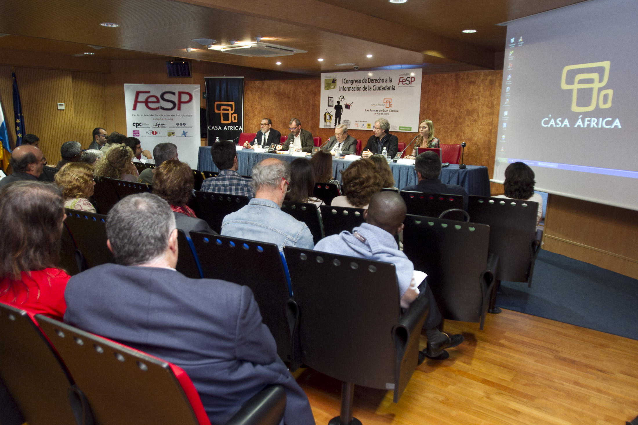 6. Dardo Gómez, Secretario General de la FeSP, Ricardo Martínez Vázquez, Director General de Casa África, Jerónimo Saavedra, alcalde de Las Palmas de Gran Canaria, José María Calleja, periodista y Nayra Moreno, secretaria de Formación de UPCC