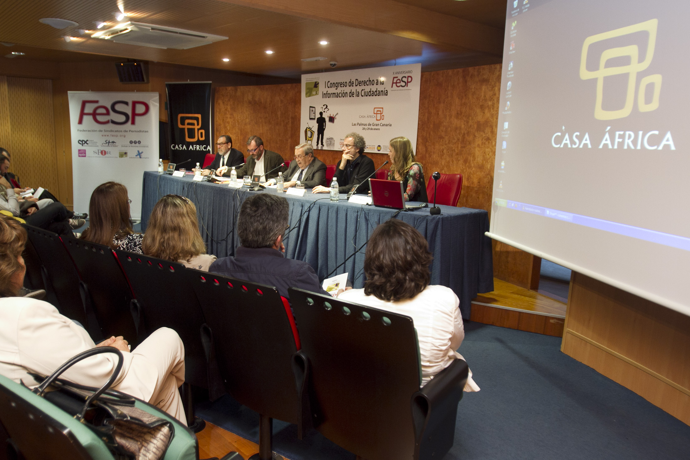 8. Dardo Gómez, Secretario General de la FeSP, Ricardo Martínez Vázquez, Director General de Casa África, Jerónimo Saavedra, alcalde de Las Palmas de Gran Canaria, José María Calleja, periodista y Nayra Moreno, secretaria de Formación de UPCC