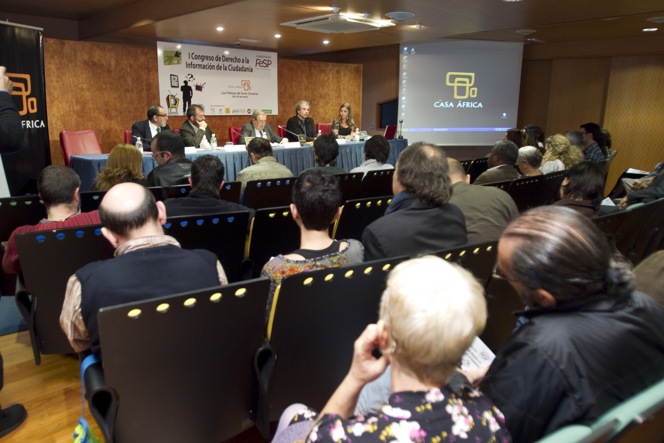 9. Dardo Gómez, Secretario General de la FeSP, Ricardo Martínez Vázquez, Director General de Casa África, Jerónimo Saavedra, alcalde de Las Palmas de Gran Canaria, José María Calleja, periodista y Nayra Moreno, secretaria de Formación de UPCC